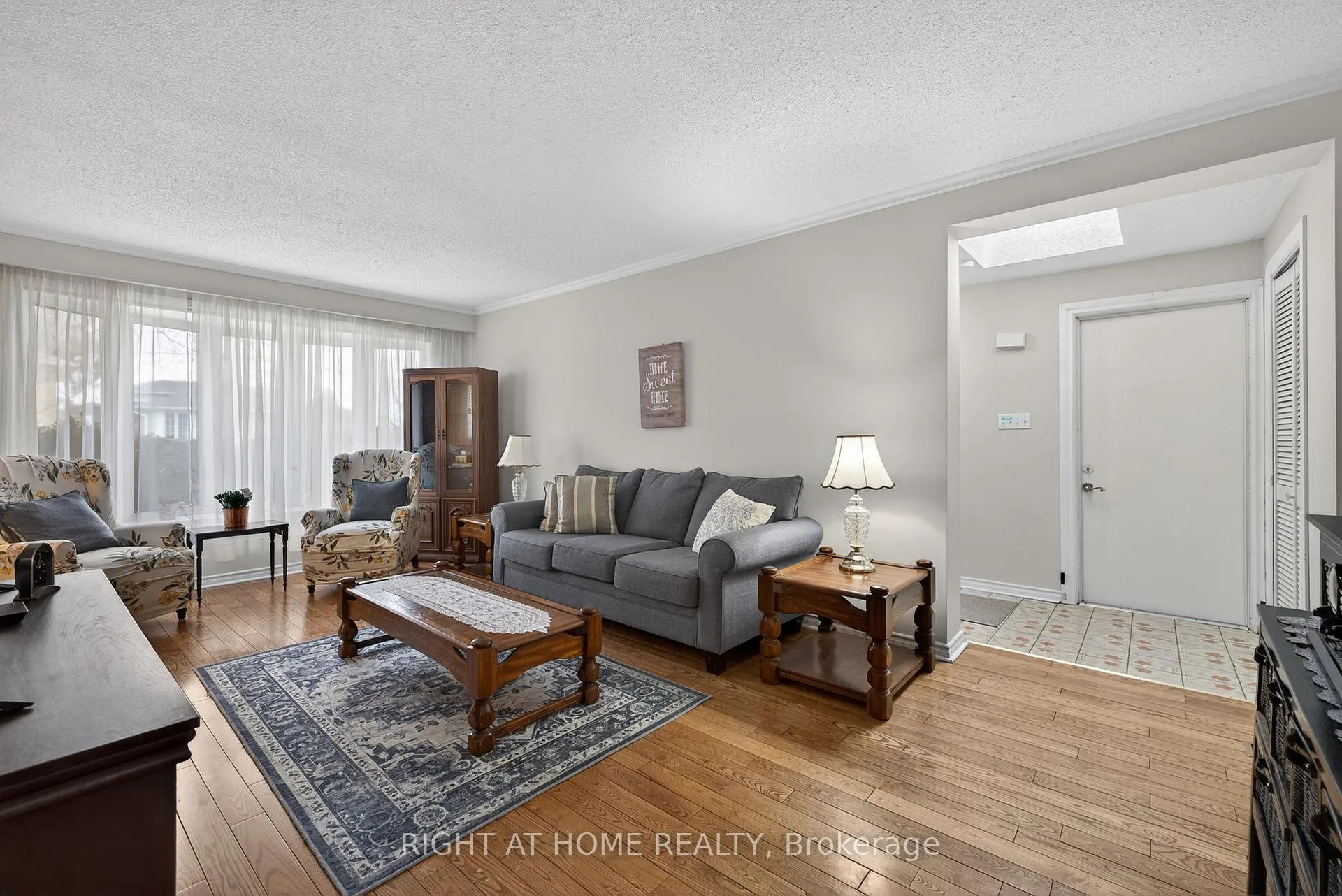 Photo 8 of 71 Banmoor Boulevard, Scarborough, Woburn — HOMEH