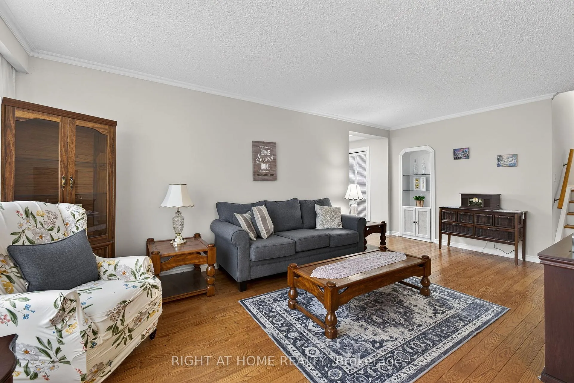 Photo 9 of 71 Banmoor Boulevard, Scarborough, Woburn — HOMEH
