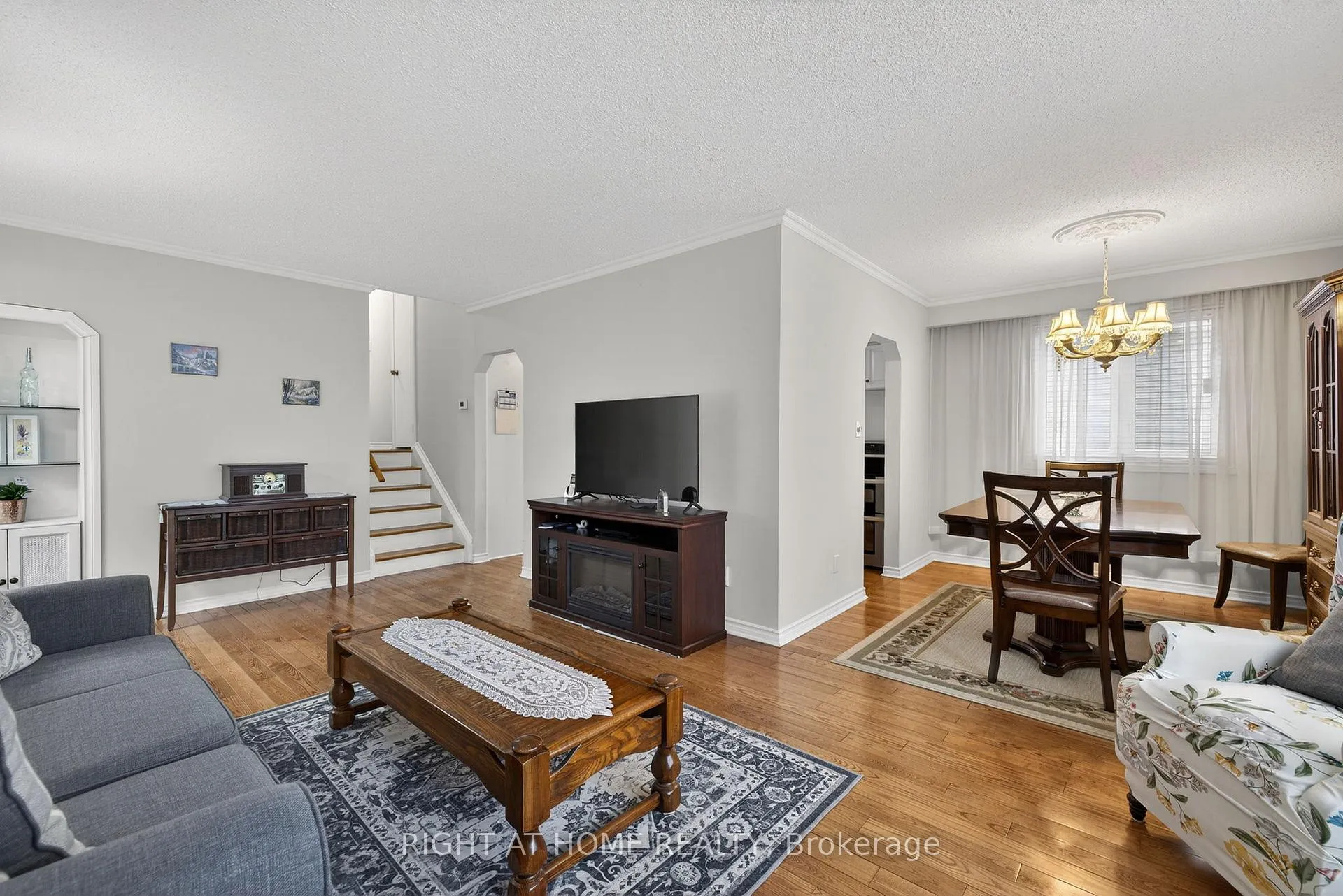 Photo 10 of 71 Banmoor Boulevard, Scarborough, Woburn — HOMEH