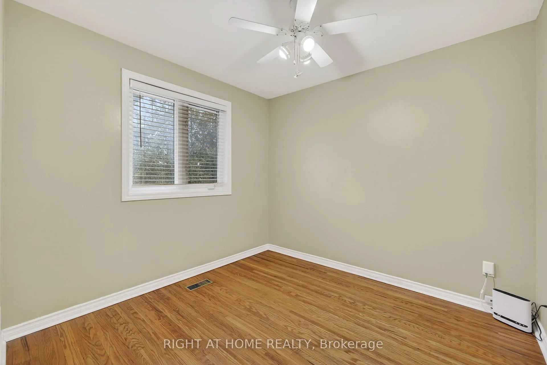 Photo 21 of 71 Banmoor Boulevard, Scarborough, Woburn — HOMEH