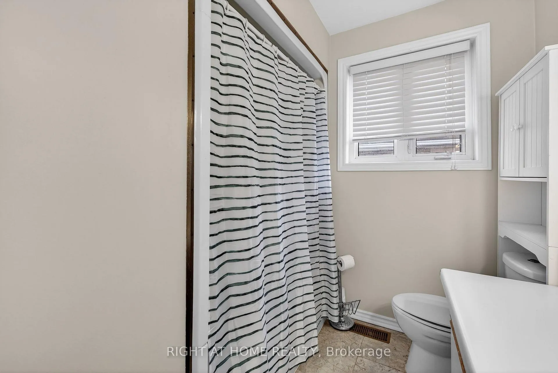 Photo 22 of 71 Banmoor Boulevard, Scarborough, Woburn — HOMEH
