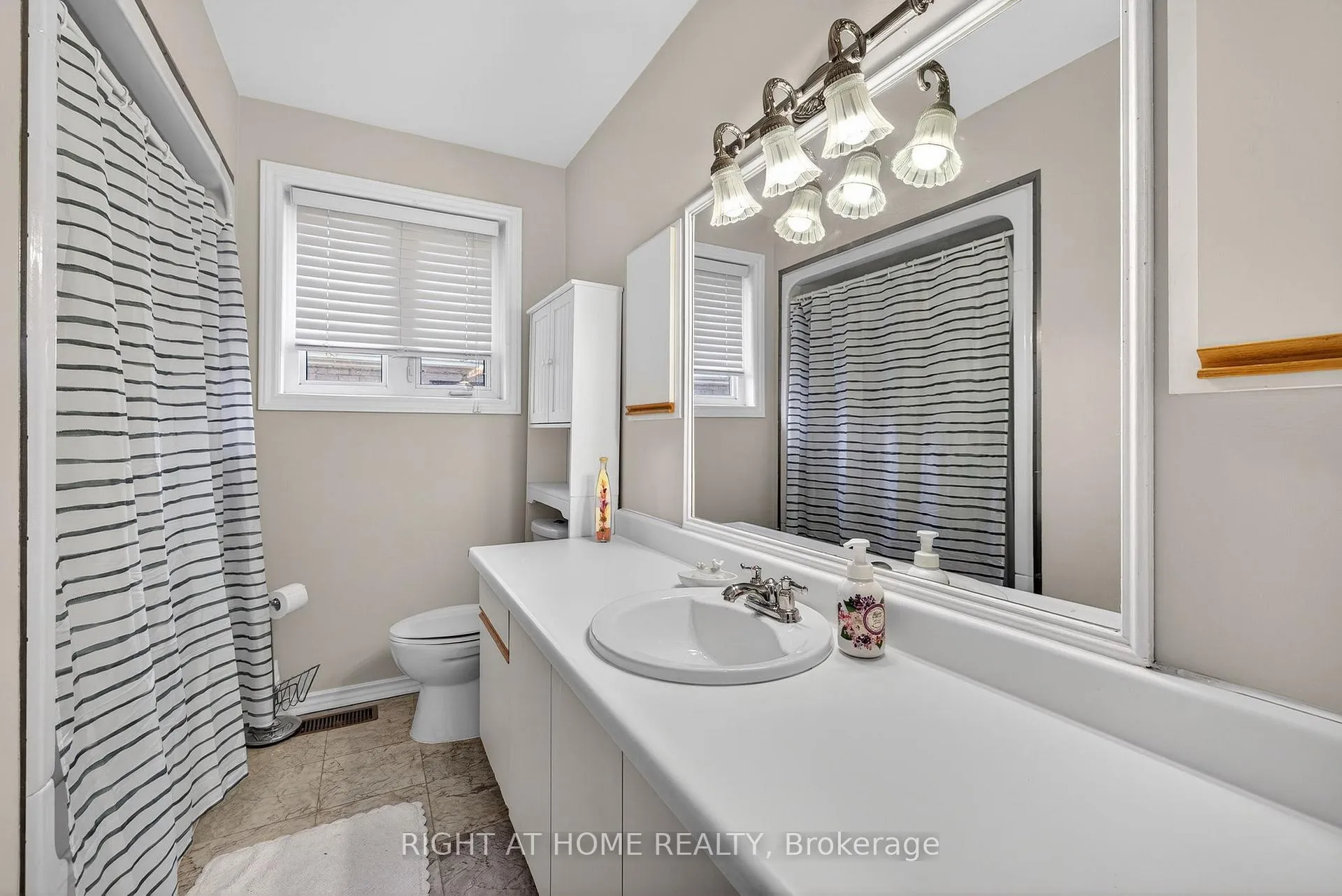 Photo 23 of 71 Banmoor Boulevard, Scarborough, Woburn — HOMEH