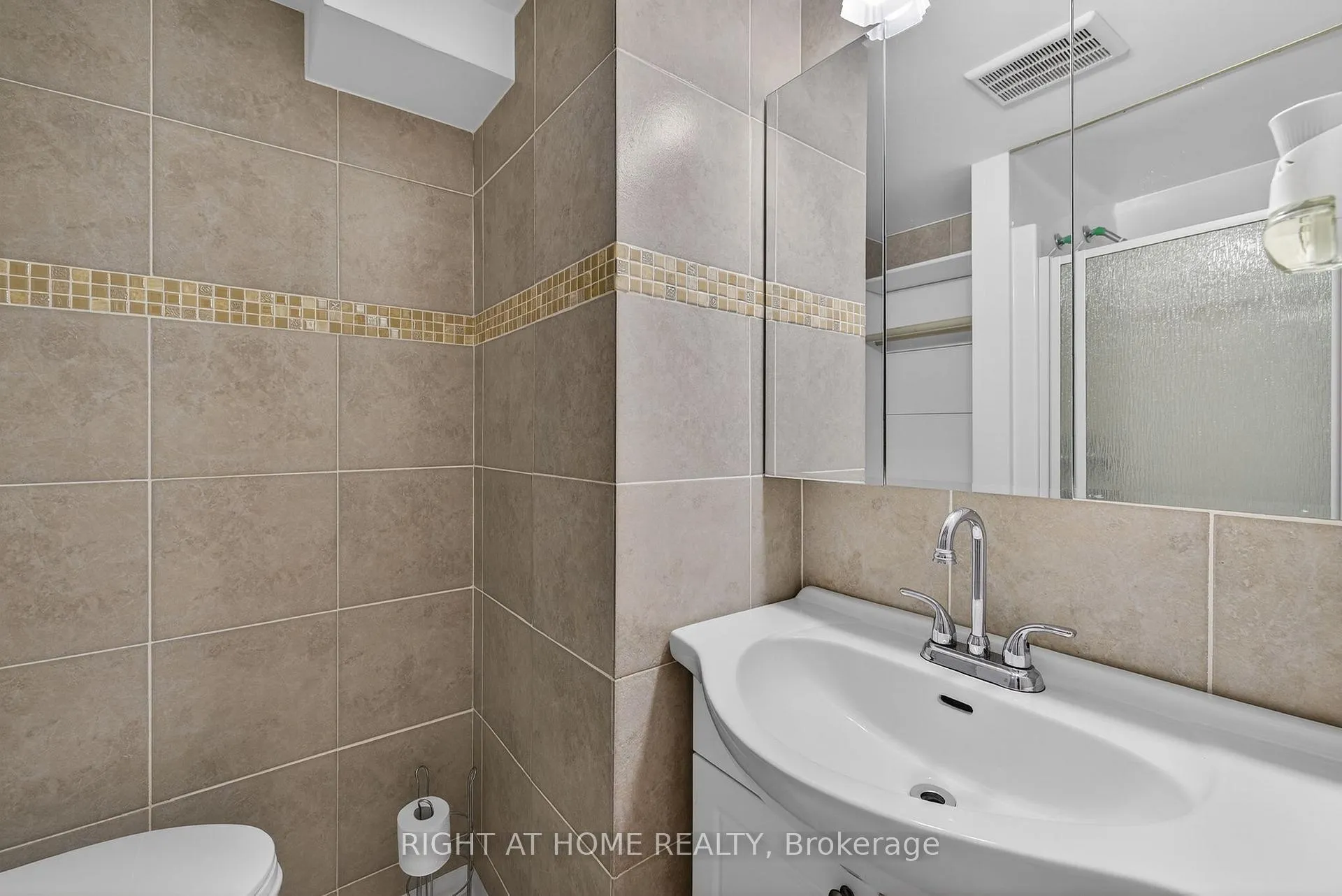Photo 27 of 71 Banmoor Boulevard, Scarborough, Woburn — HOMEH