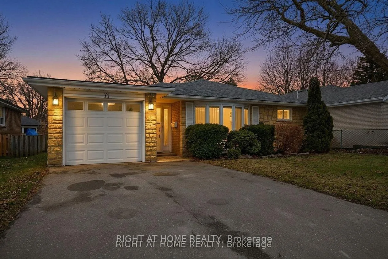 Photo 1 of 71 Banmoor Boulevard, Scarborough, Woburn — HOMEH