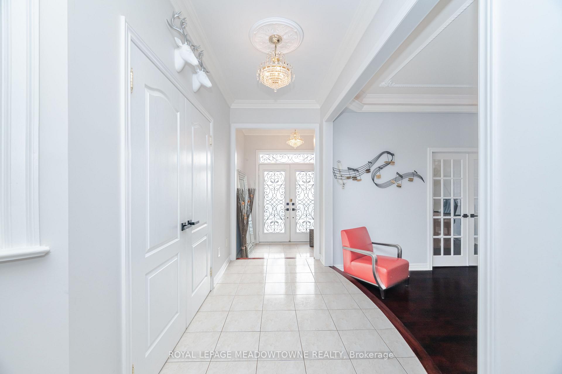 Photo 3 of 2459 Meadowridge Drive, Oakville, Joshua Creek — HOMEH