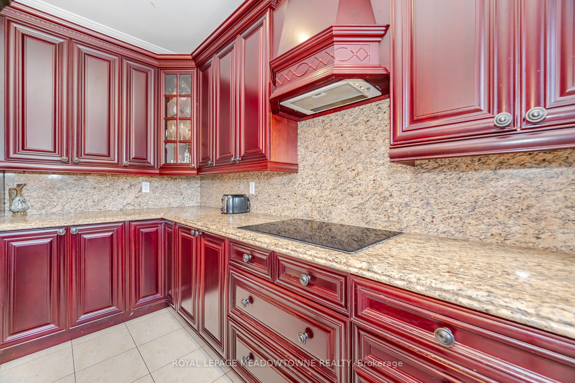 Photo 9 of 2459 Meadowridge Drive, Oakville, Joshua Creek — HOMEH