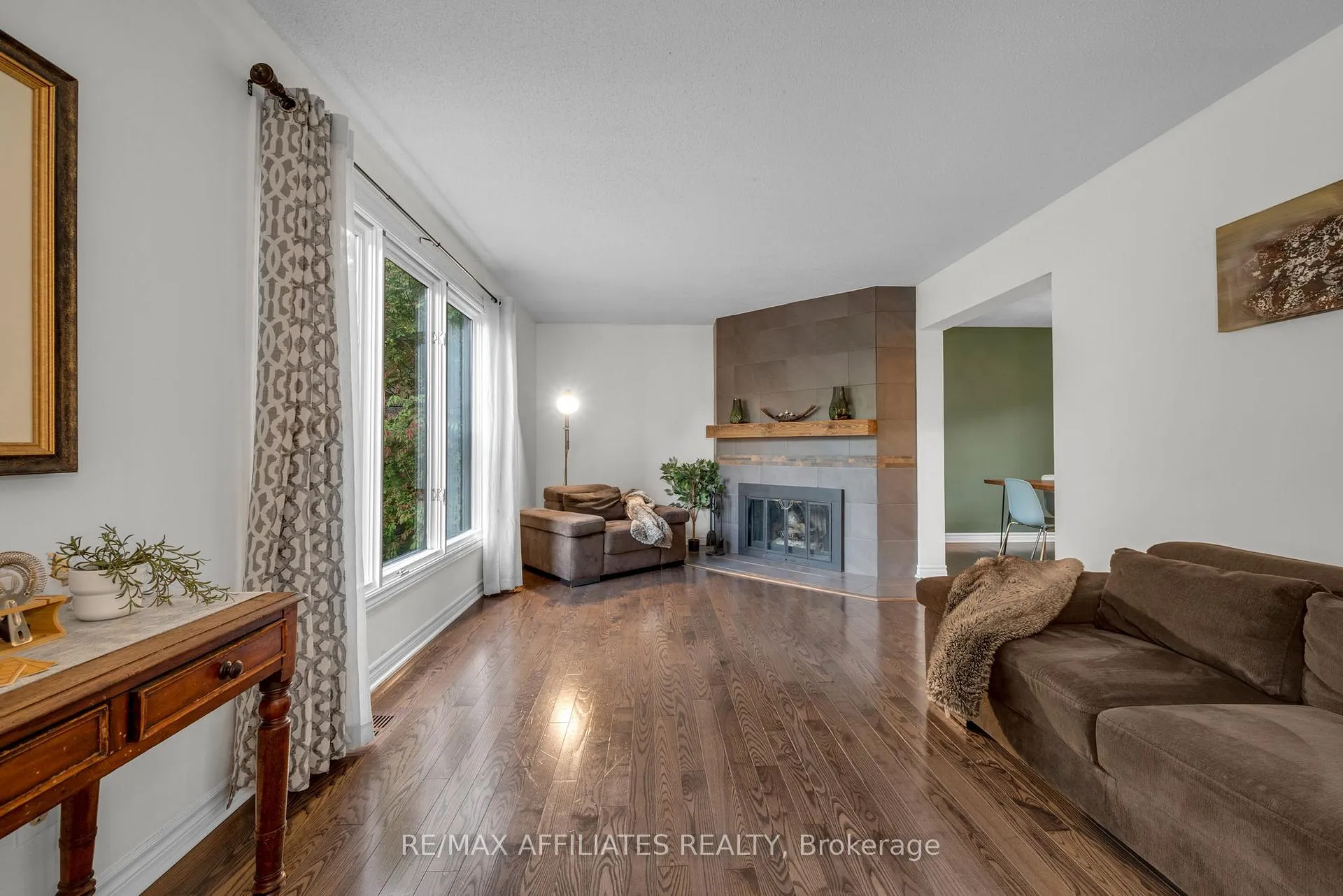 Photo 8 of 22 Inuvik Crescent, Ottawa, Kanata - Katimavik — HOMEH