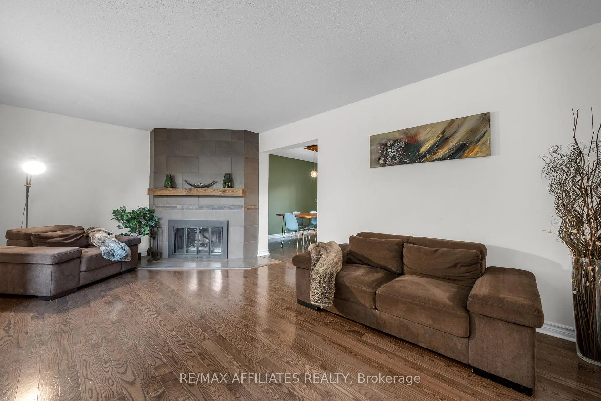Photo 12 of 22 Inuvik Crescent, Ottawa, Kanata - Katimavik — HOMEH