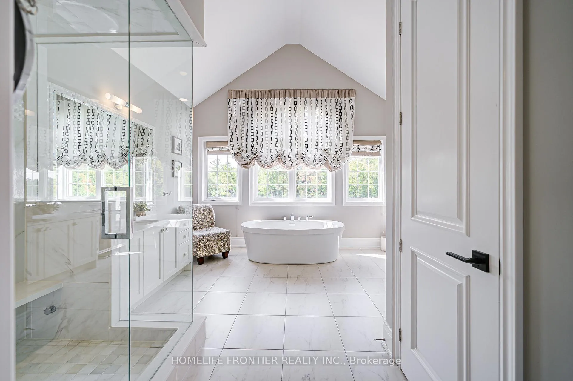 Photo 23 of 236 Farrell Road, Vaughan, Patterson — HOMEH