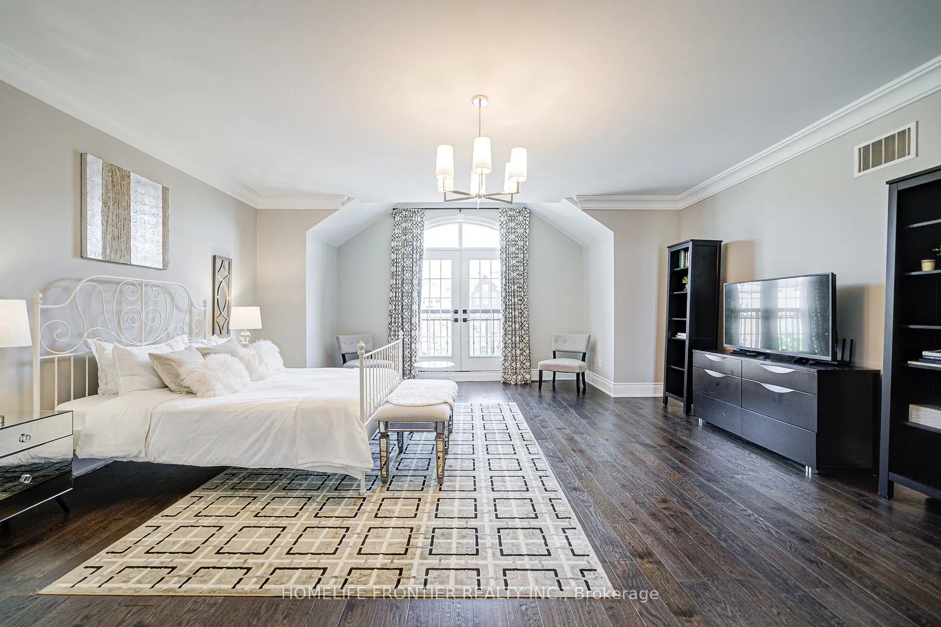 Photo 25 of 236 Farrell Road, Vaughan, Patterson — HOMEH