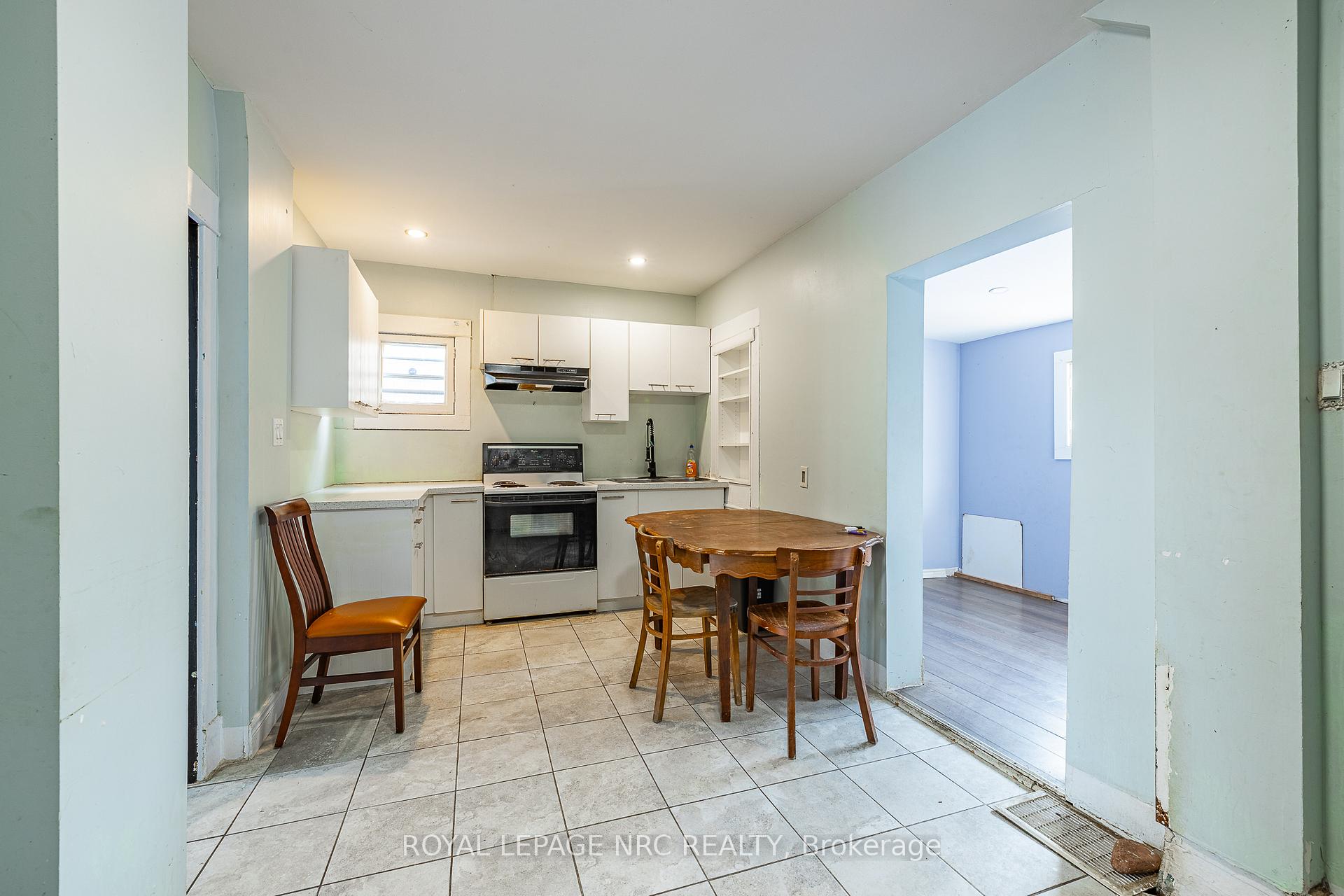 Photo 9 of 5495 Drummond Road, Niagara Falls, Hospital — HOMEH