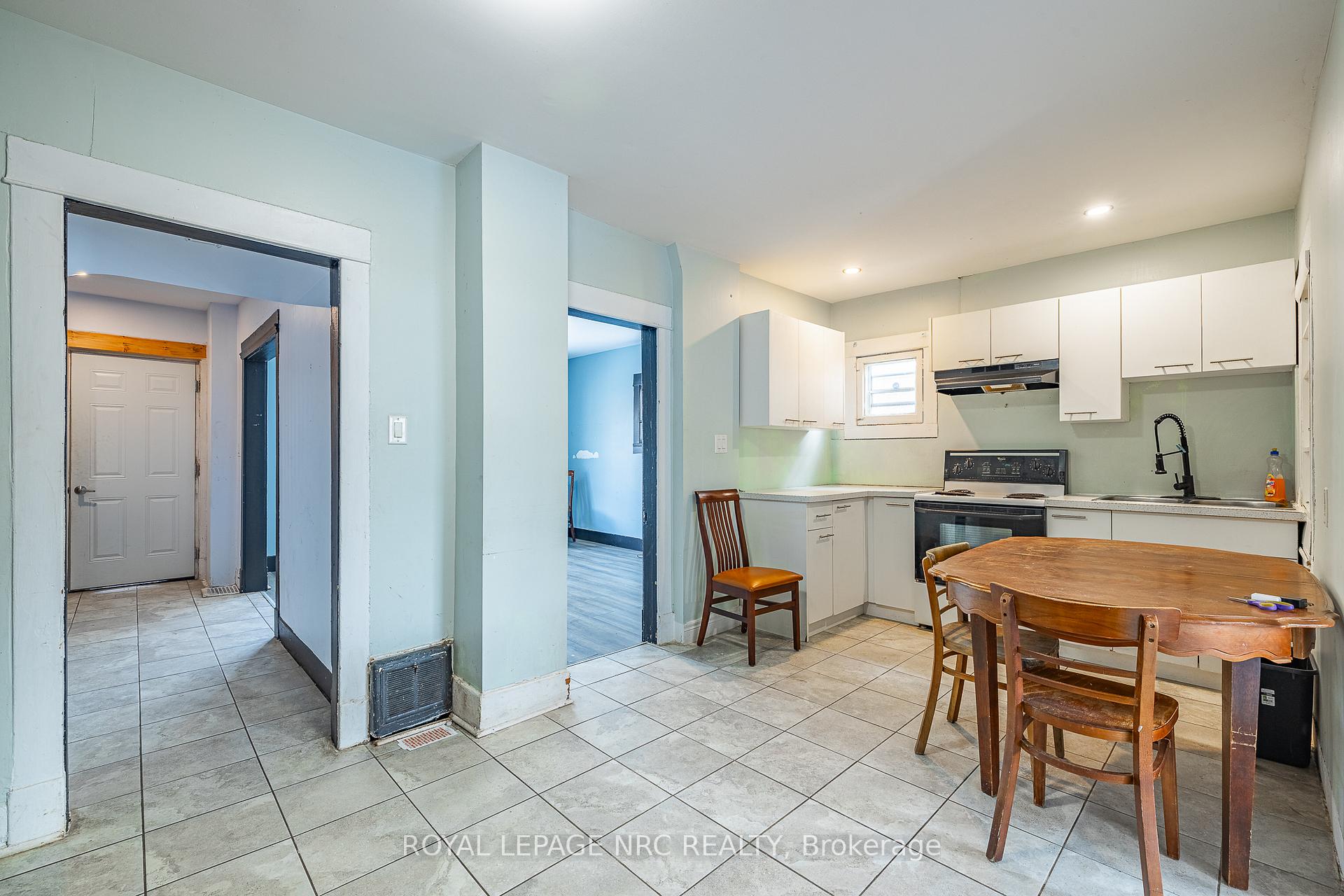 Photo 11 of 5495 Drummond Road, Niagara Falls, Hospital — HOMEH