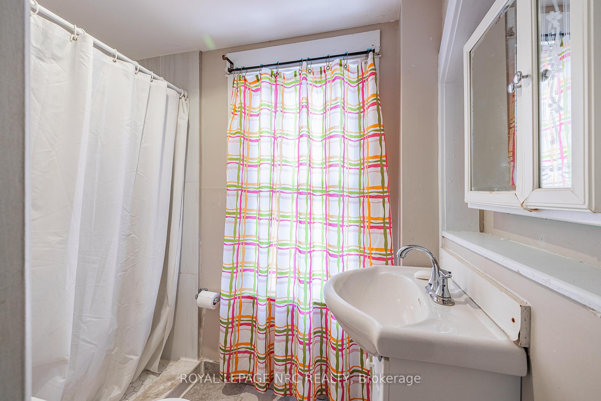 Photo 27 of 5495 Drummond Road, Niagara Falls, Hospital — HOMEH