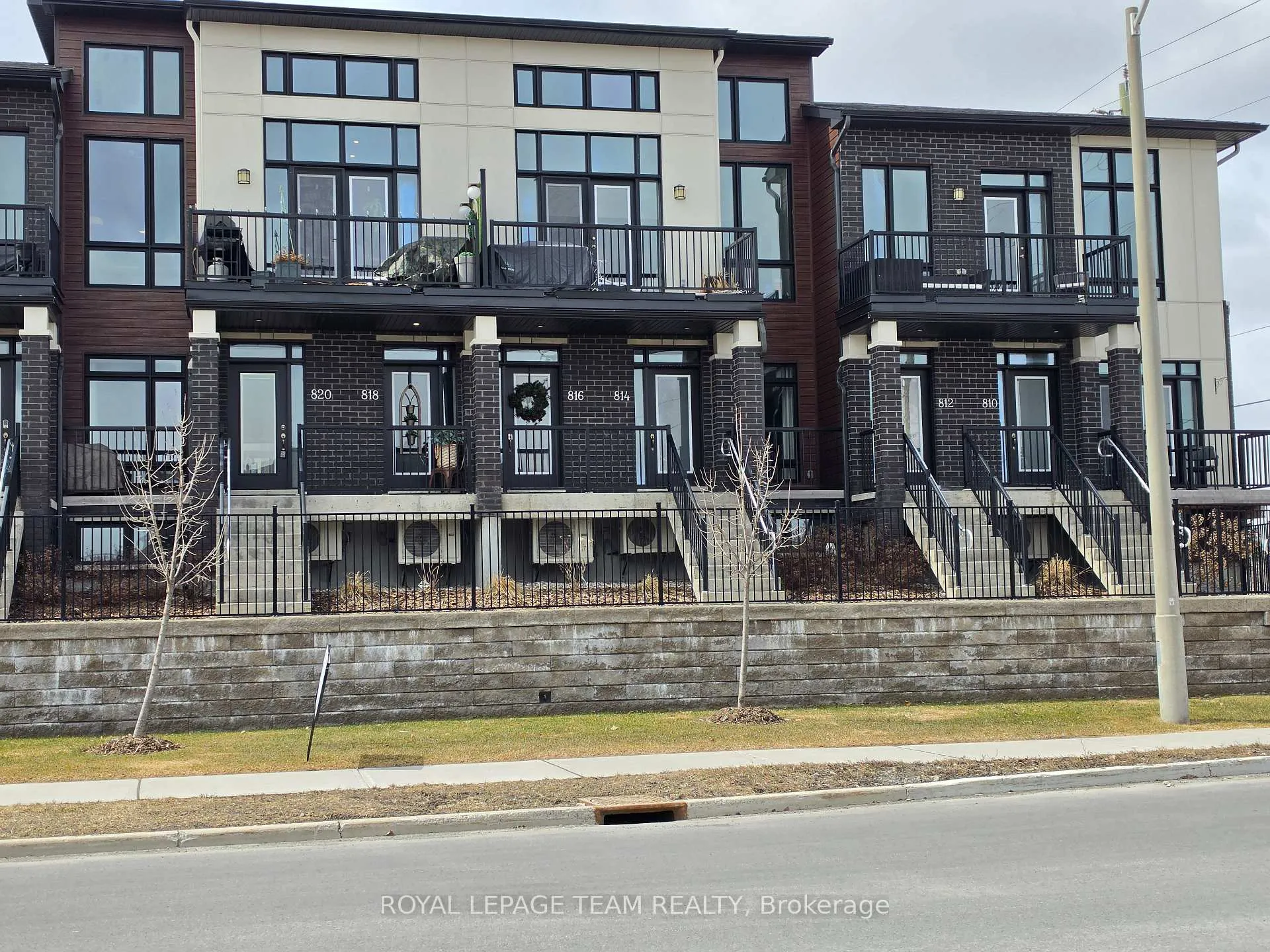 Photo 1 of 814 Ralph Hennessy Avenue, Ottawa, Riverside South/Gloucester Glen — HOMEH