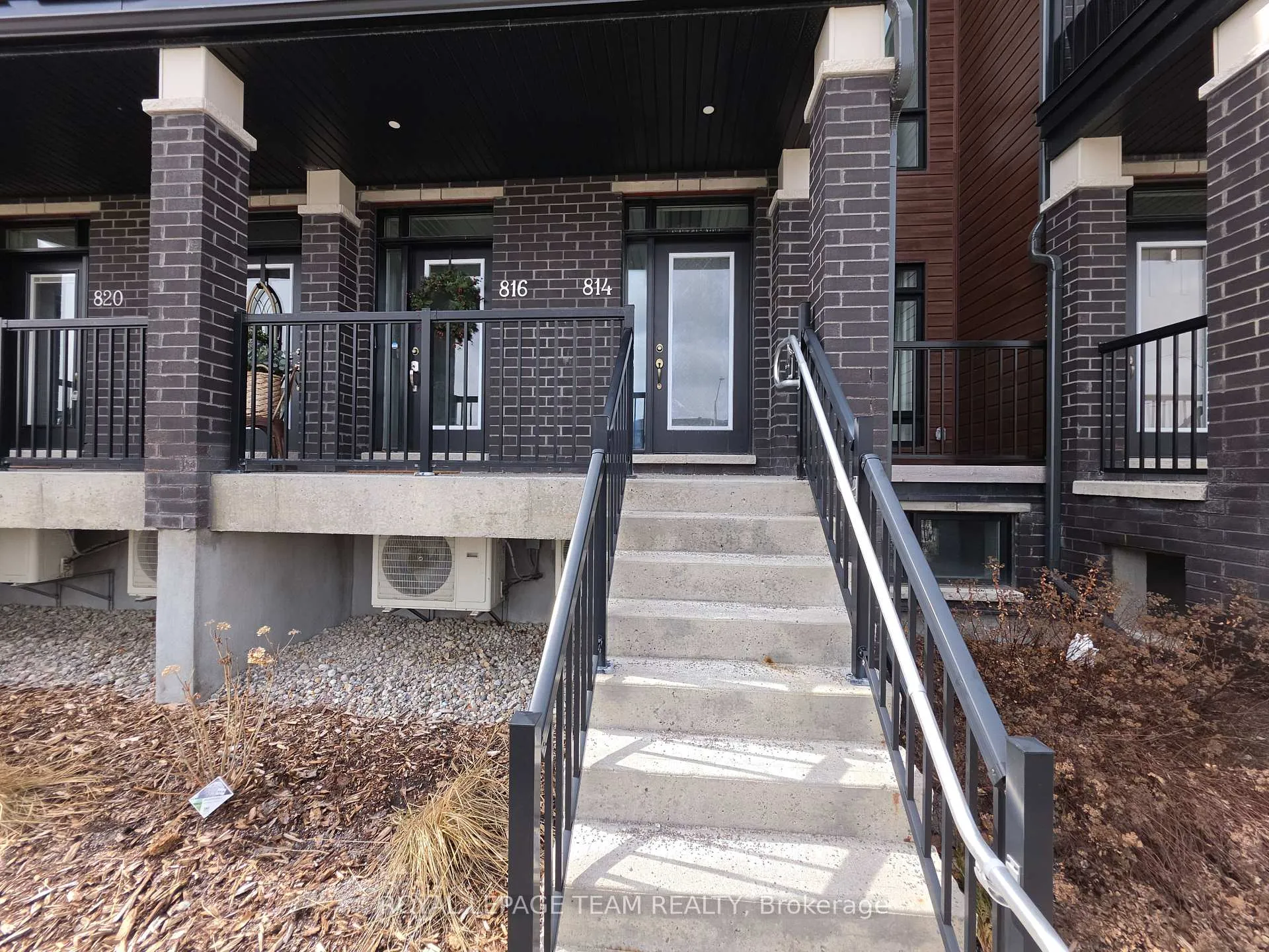 Photo 2 of 814 Ralph Hennessy Avenue, Ottawa, Riverside South/Gloucester Glen — HOMEH