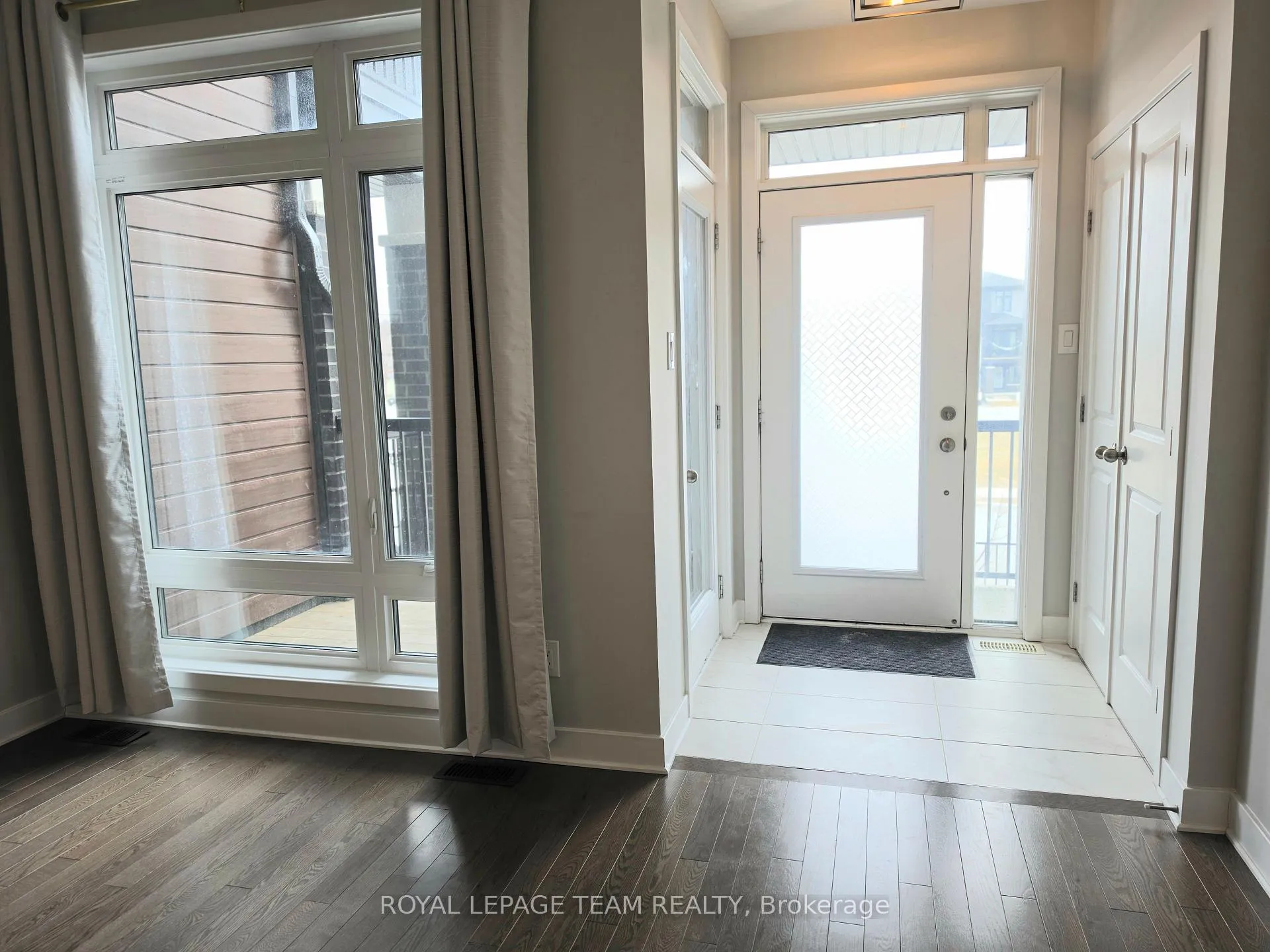 Photo 3 of 814 Ralph Hennessy Avenue, Ottawa, Riverside South/Gloucester Glen — HOMEH