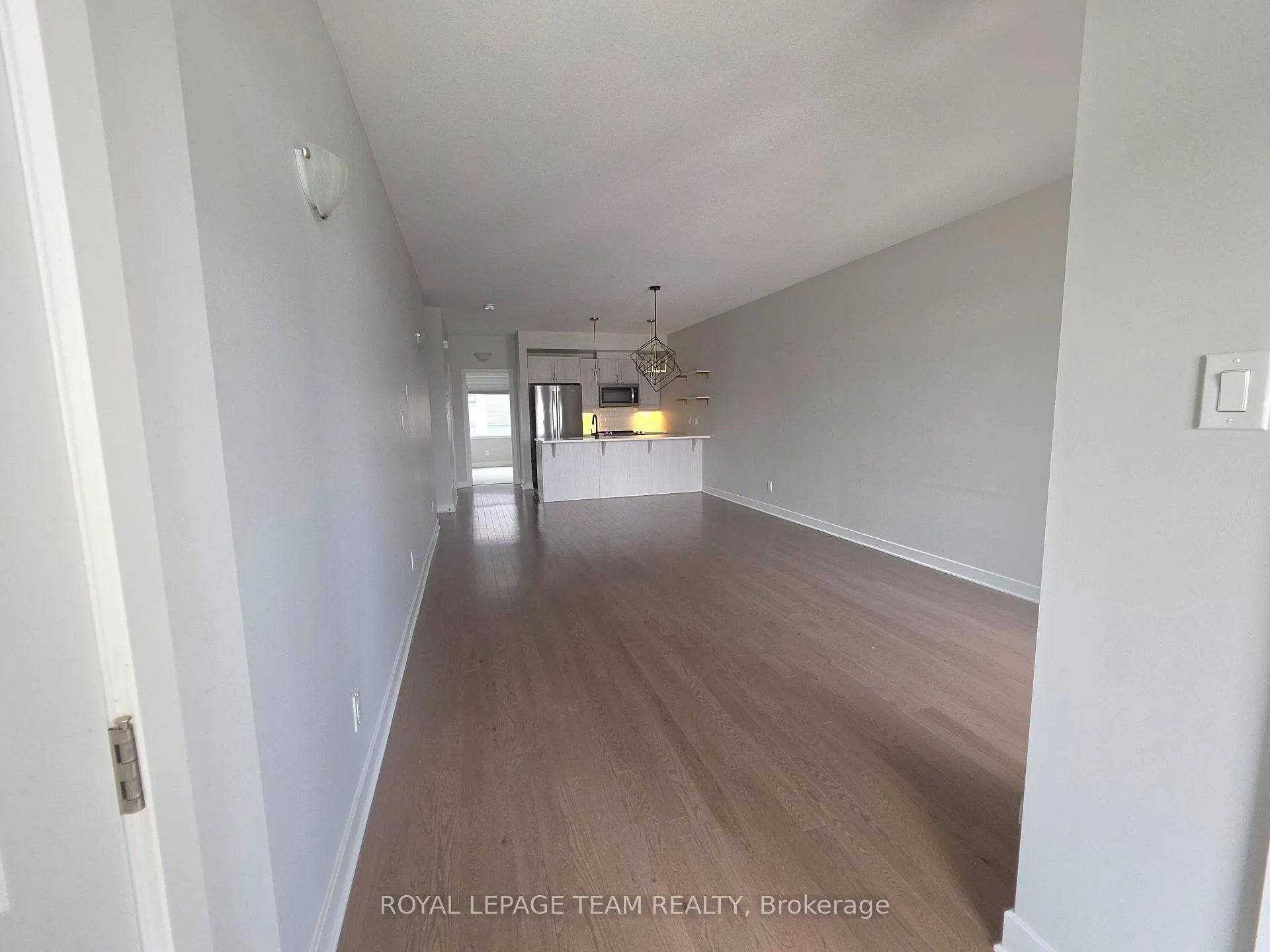 Photo 4 of 814 Ralph Hennessy Avenue, Ottawa, Riverside South/Gloucester Glen — HOMEH