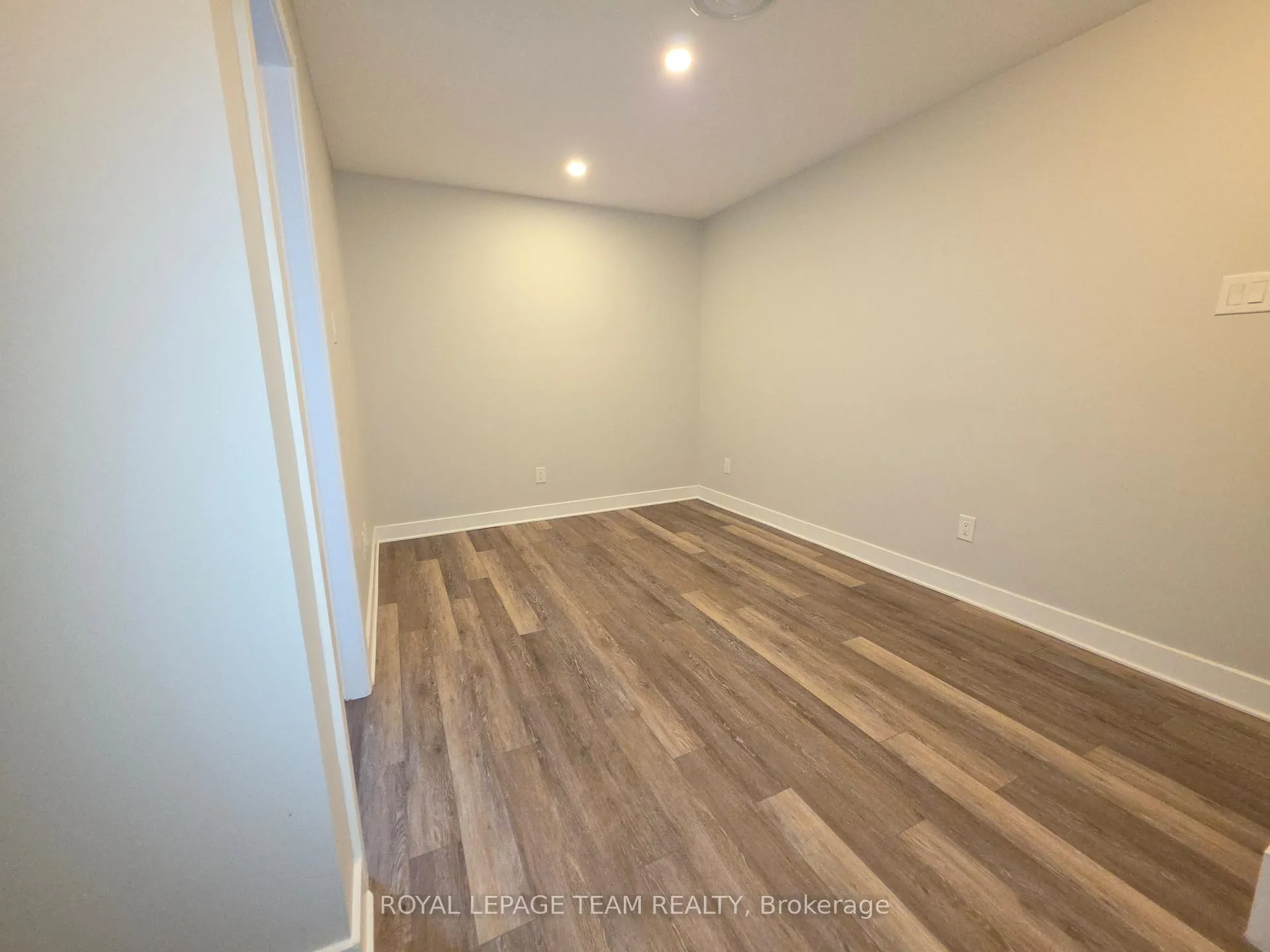 Photo 13 of 814 Ralph Hennessy Avenue, Ottawa, Riverside South/Gloucester Glen — HOMEH