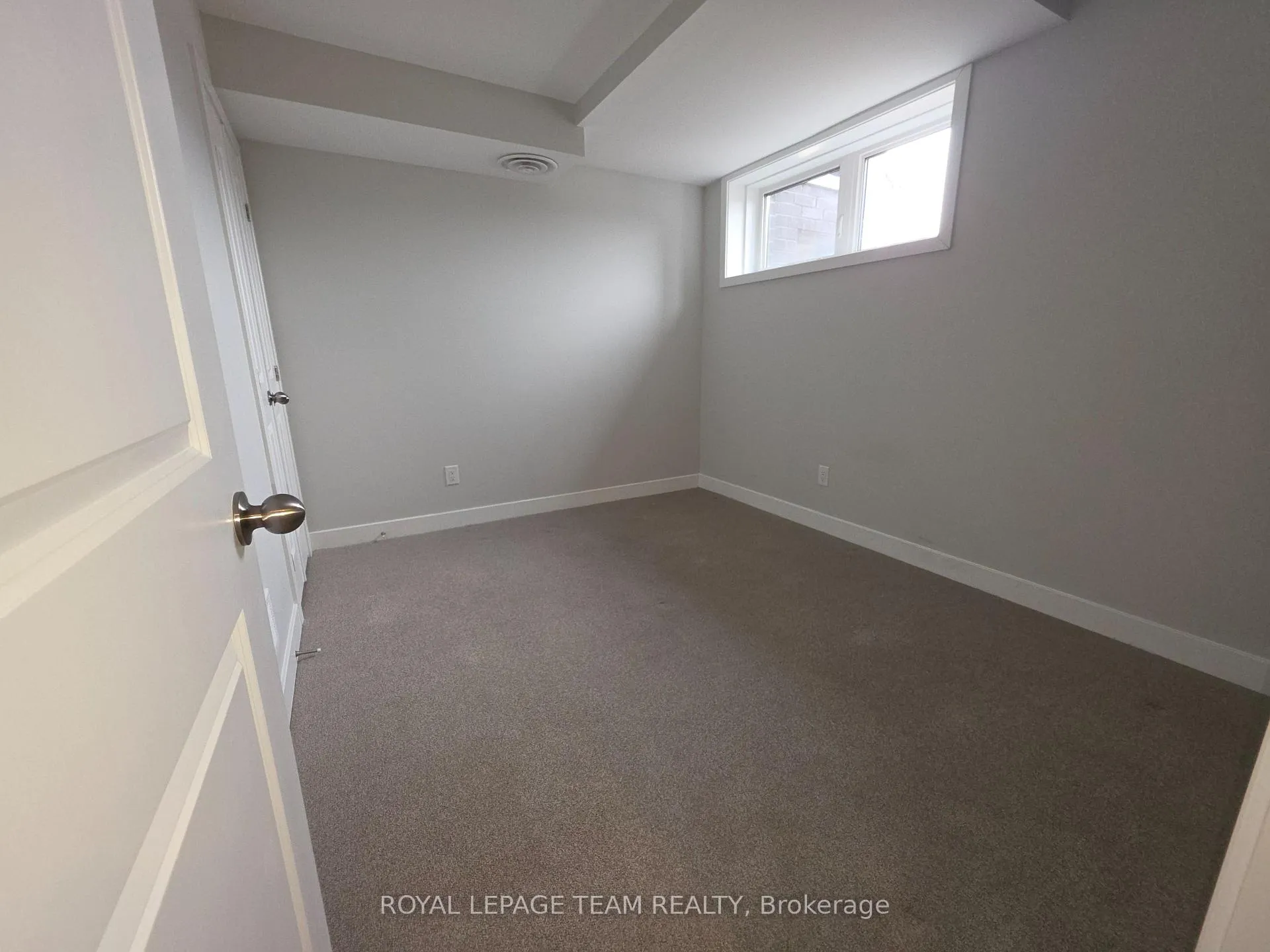 Photo 14 of 814 Ralph Hennessy Avenue, Ottawa, Riverside South/Gloucester Glen — HOMEH
