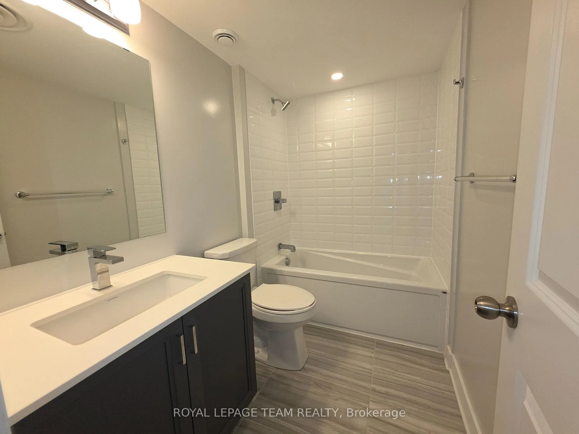 Photo 16 of 814 Ralph Hennessy Avenue, Ottawa, Riverside South/Gloucester Glen — HOMEH