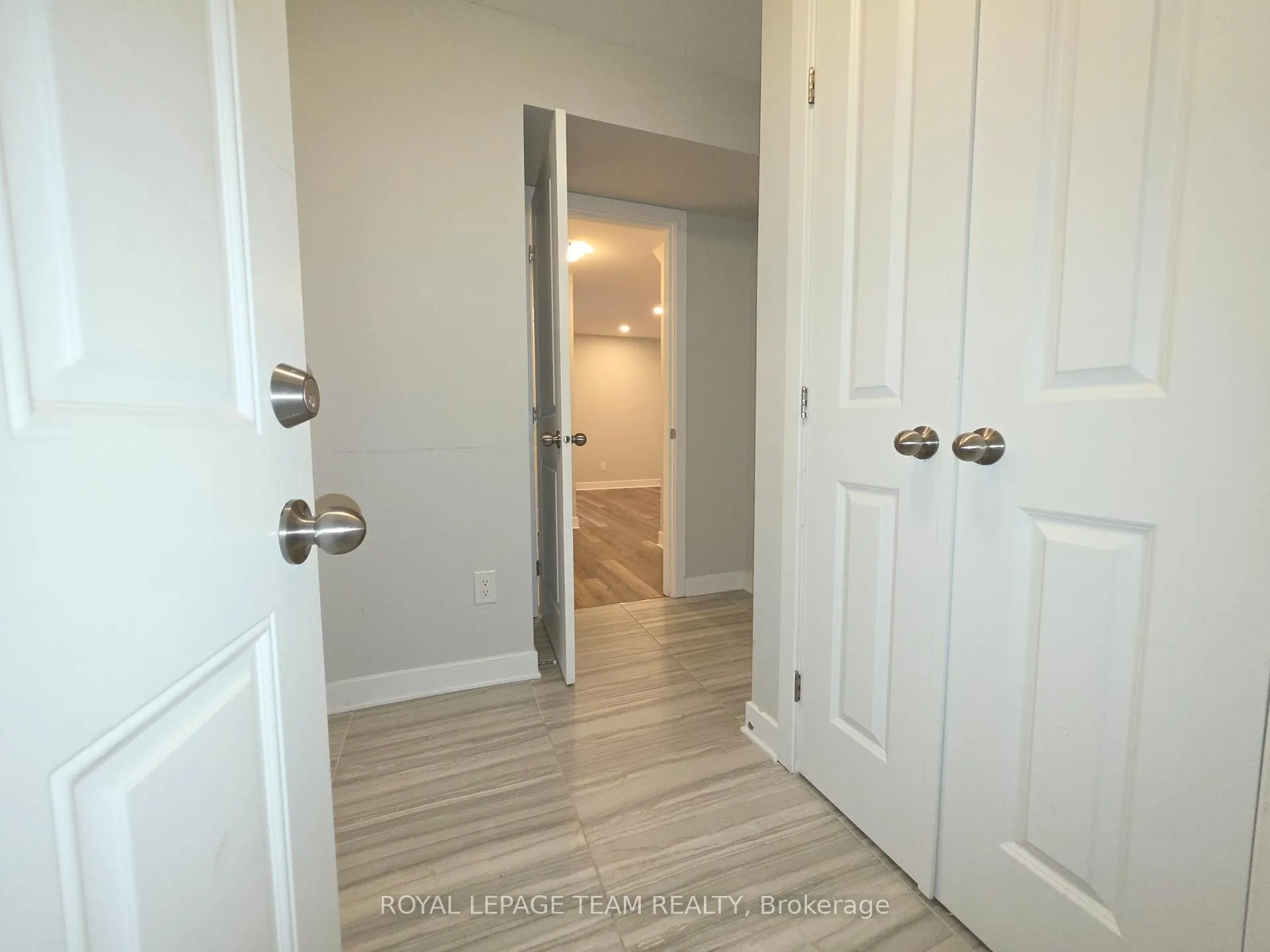 Photo 18 of 814 Ralph Hennessy Avenue, Ottawa, Riverside South/Gloucester Glen — HOMEH