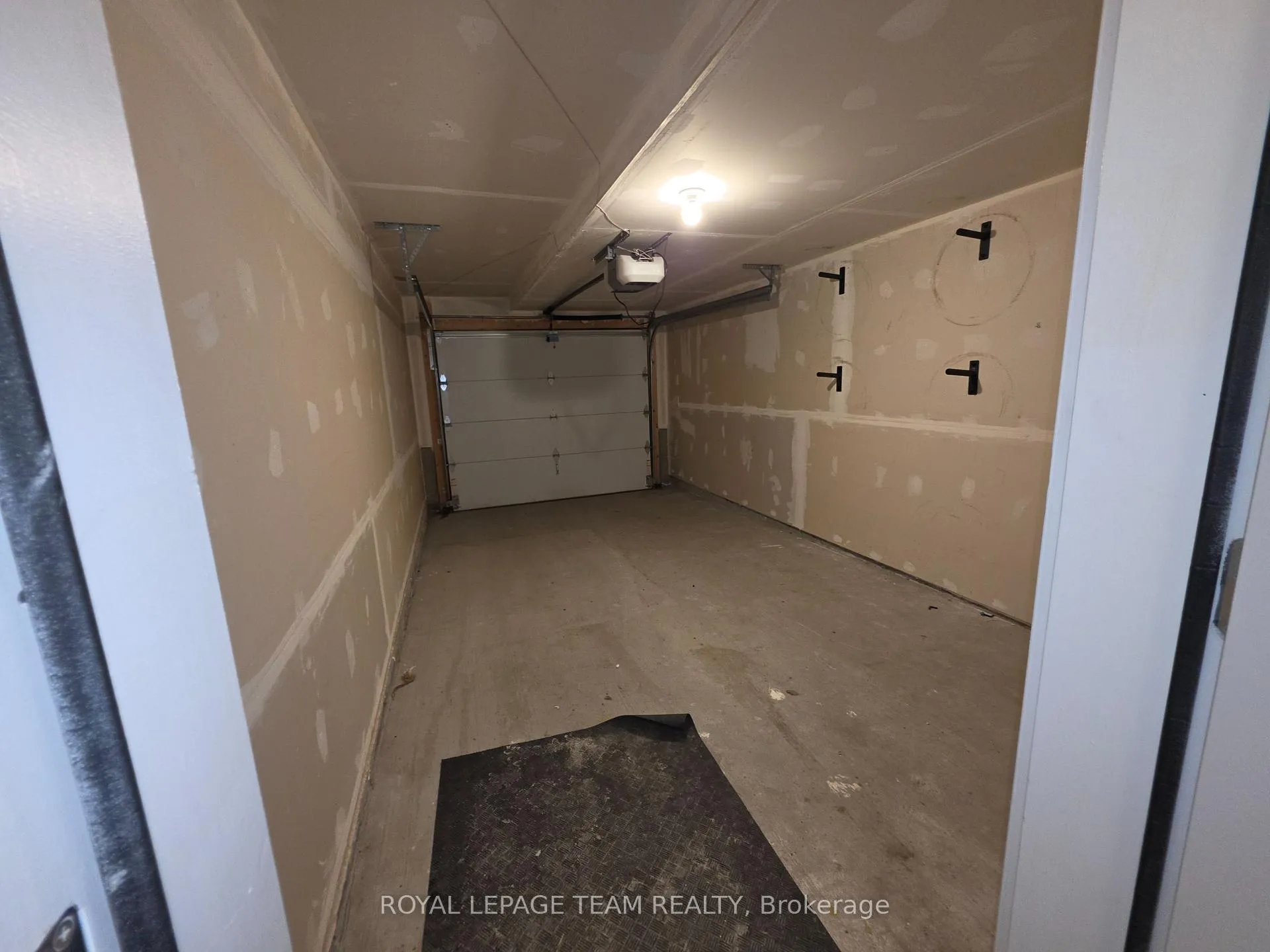 Photo 20 of 814 Ralph Hennessy Avenue, Ottawa, Riverside South/Gloucester Glen — HOMEH