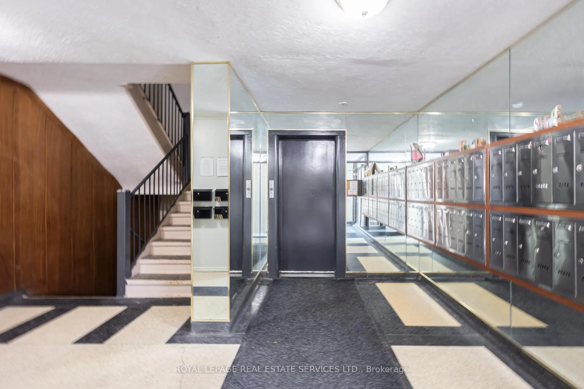 Photo 3 of Unit 206, 101 Coe Hill Drive, Toronto, High Park-Swansea — HOMEH