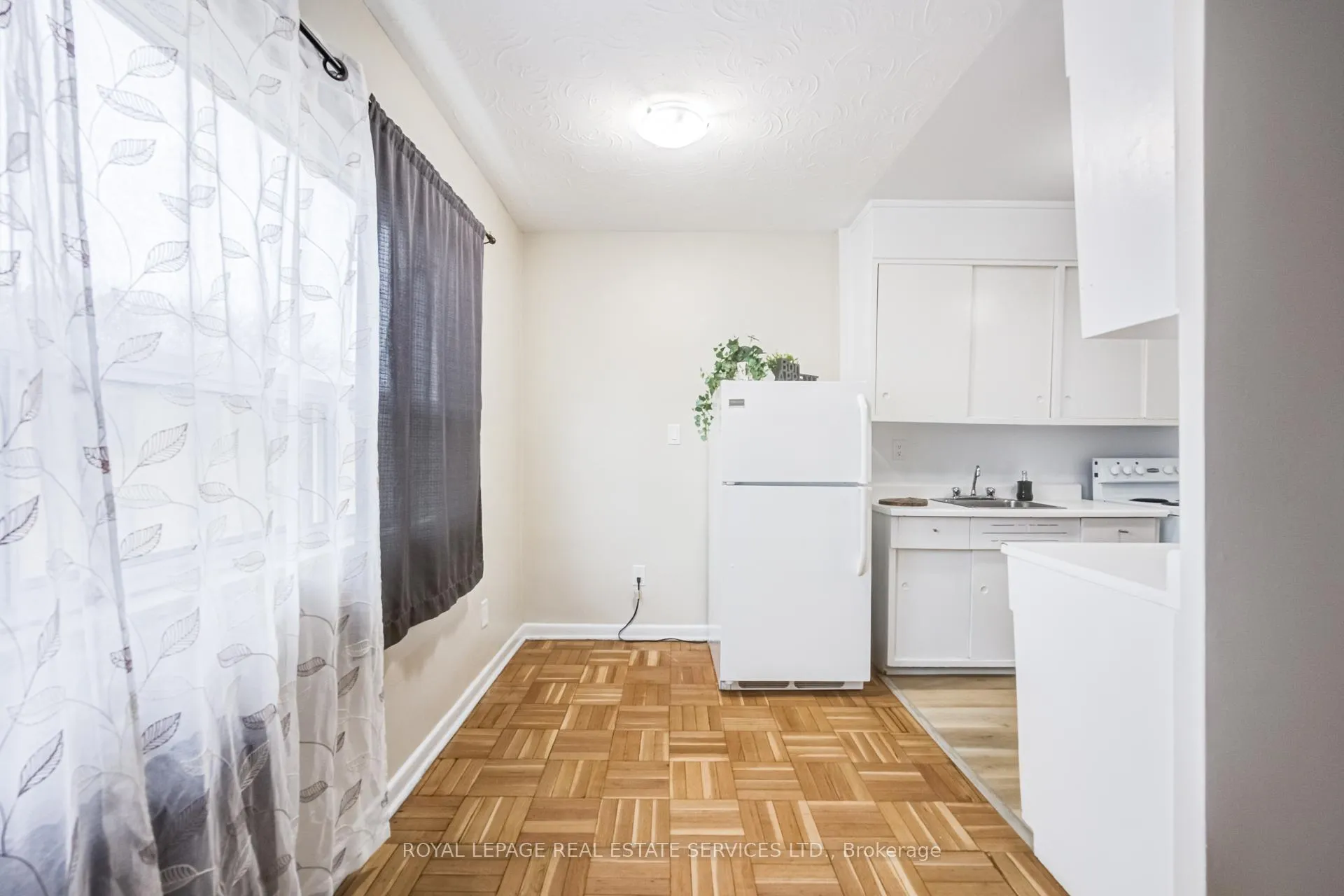 Photo 9 of Unit 206, 101 Coe Hill Drive, Toronto, High Park-Swansea — HOMEH