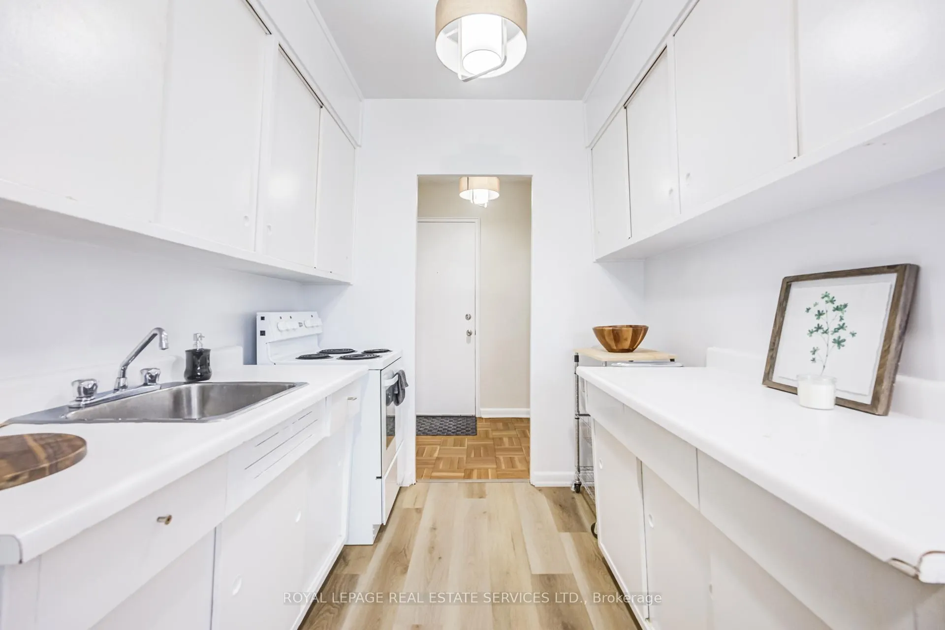 Photo 10 of Unit 206, 101 Coe Hill Drive, Toronto, High Park-Swansea — HOMEH