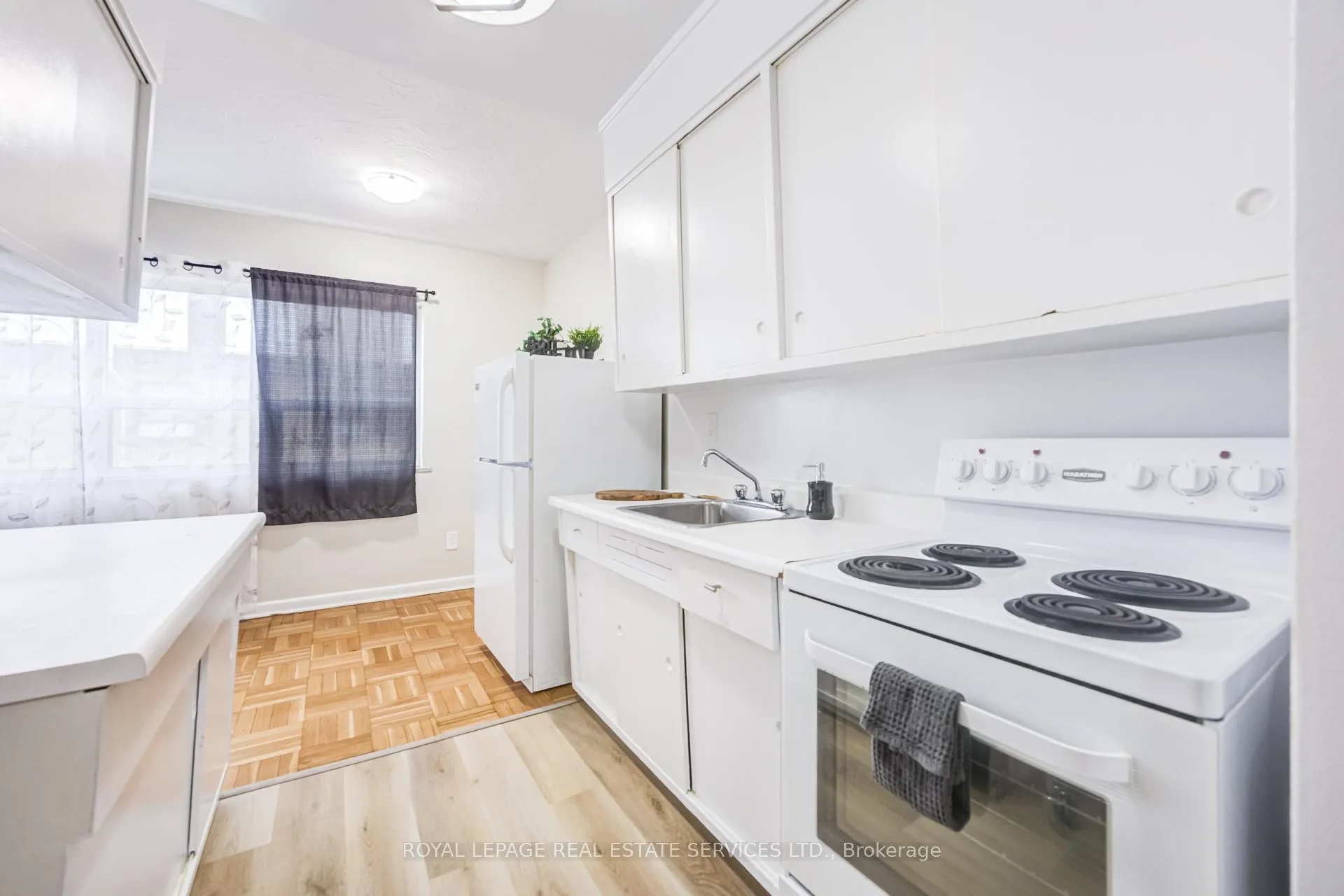Photo 11 of Unit 206, 101 Coe Hill Drive, Toronto, High Park-Swansea — HOMEH