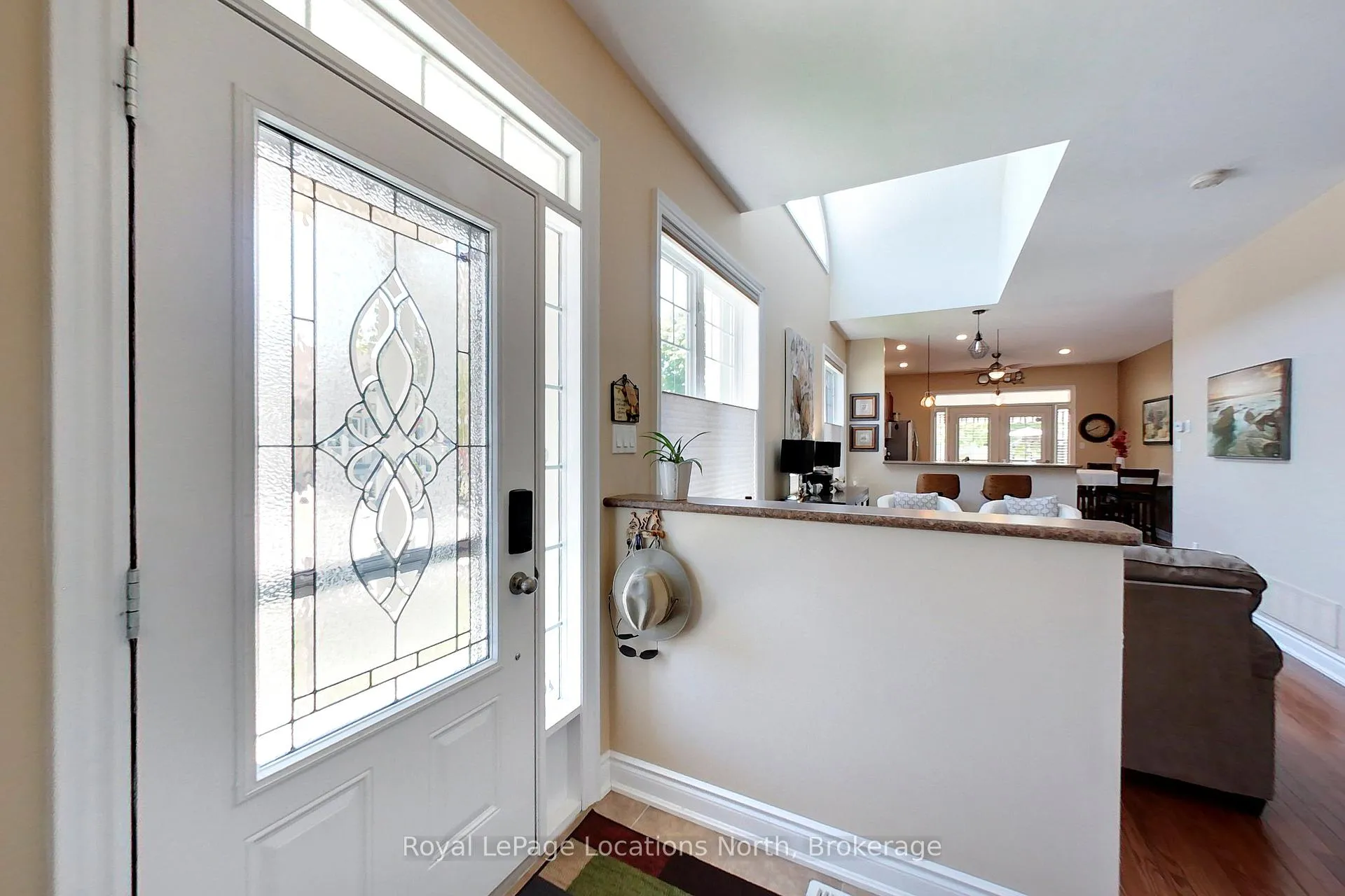 Photo 6 of 60 Savannah Crescent, Wasaga Beach — HOMEH