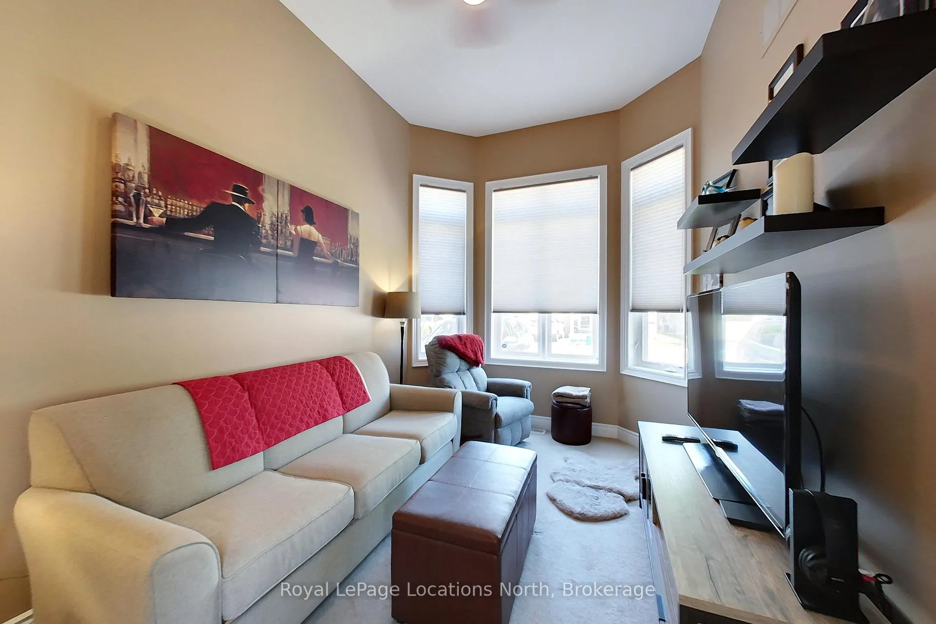 Photo 8 of 60 Savannah Crescent, Wasaga Beach — HOMEH