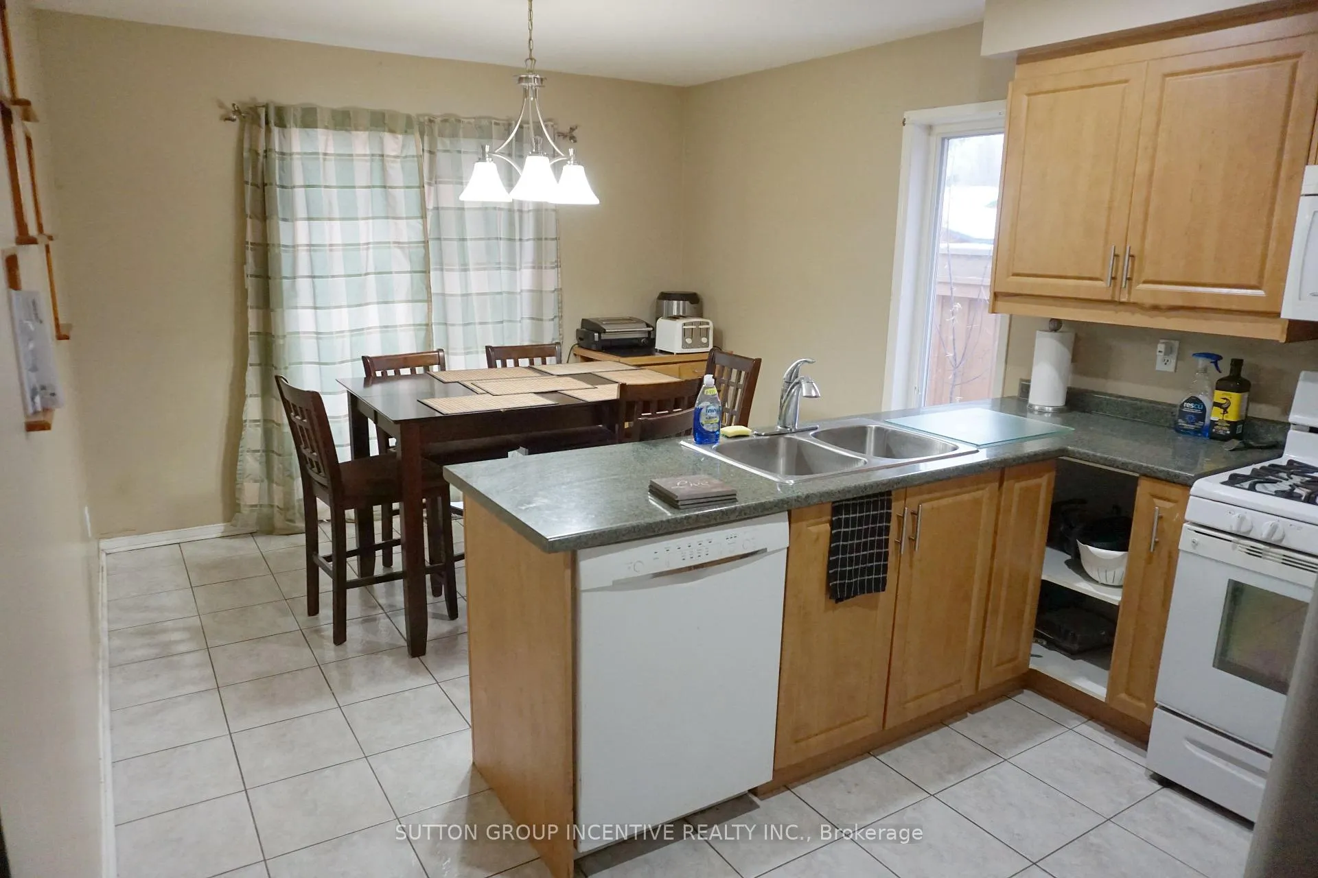 Photo 4 of 1841 Mill Street, Innisfil, Alcona — HOMEH