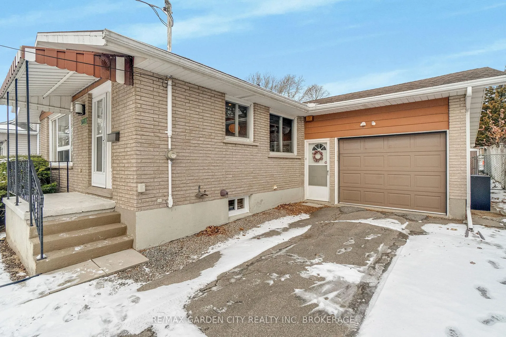 Photo 2 of 5687 Murray Street, Niagara Falls, Dorchester — HOMEH
