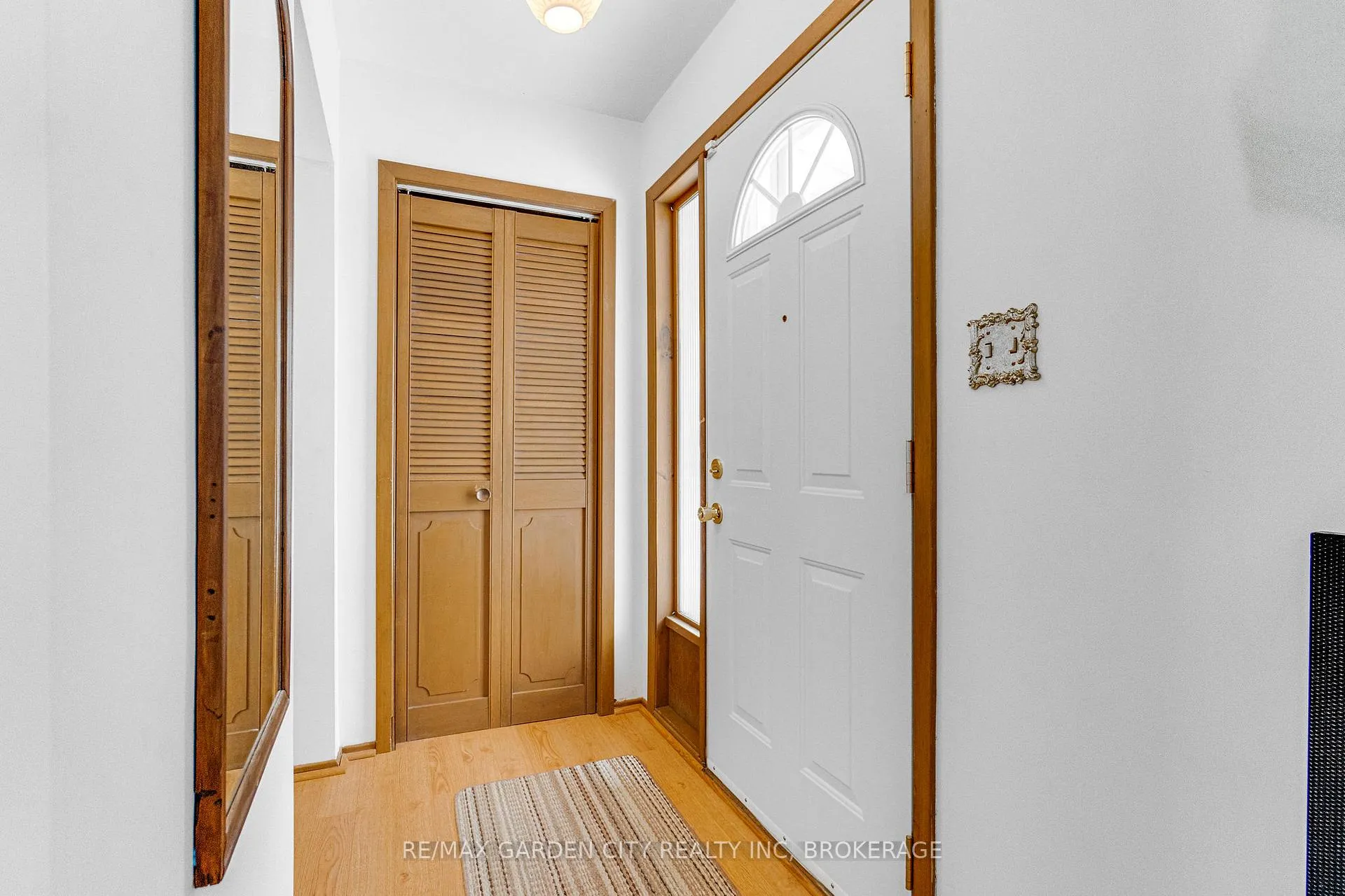 Photo 6 of 5687 Murray Street, Niagara Falls, Dorchester — HOMEH