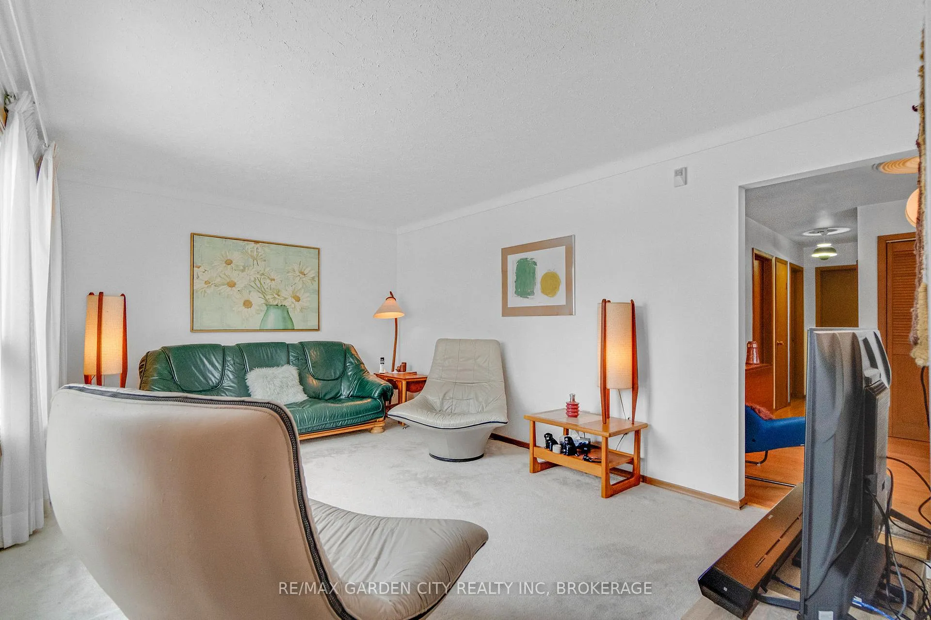 Photo 7 of 5687 Murray Street, Niagara Falls, Dorchester — HOMEH