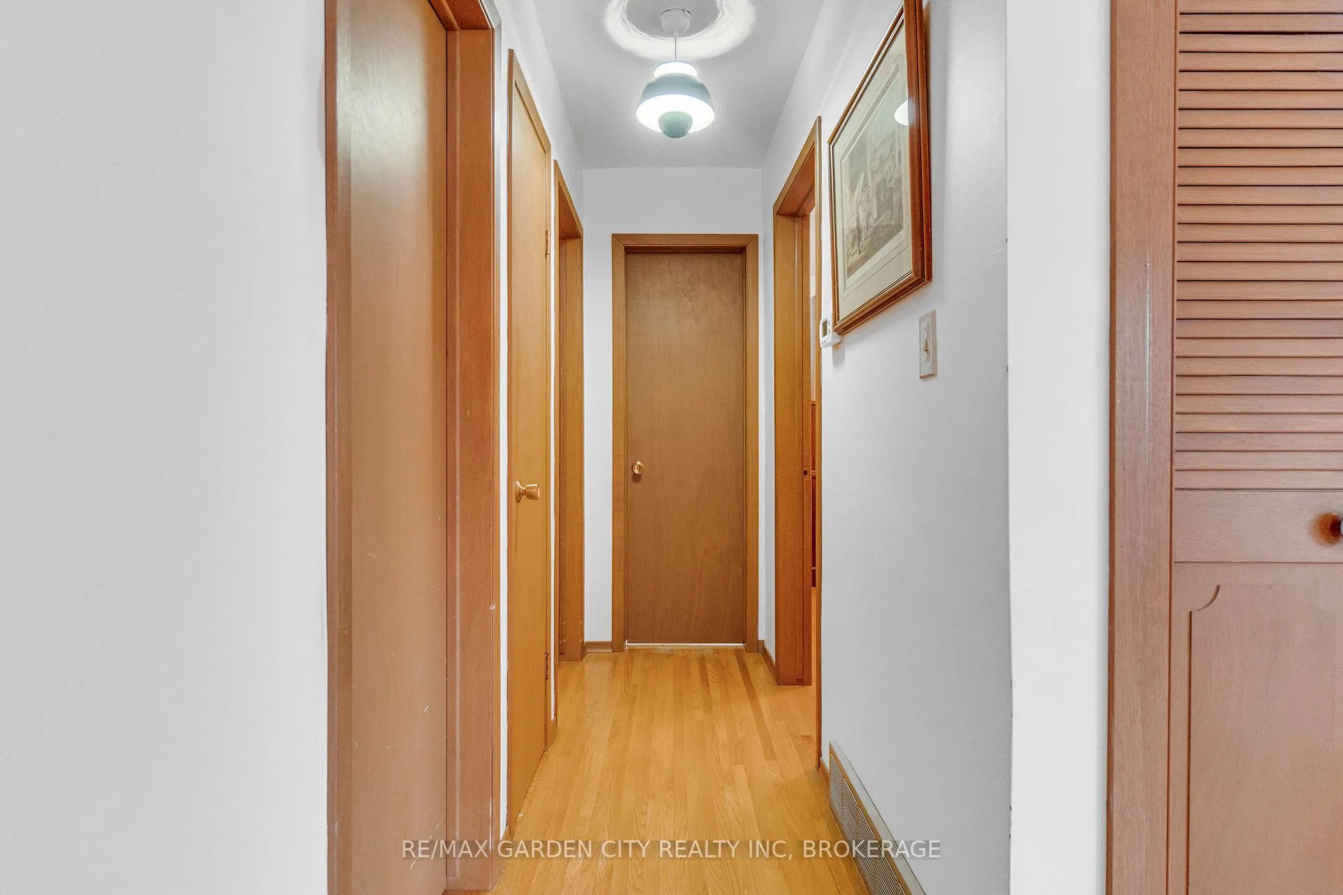 Photo 13 of 5687 Murray Street, Niagara Falls, Dorchester — HOMEH