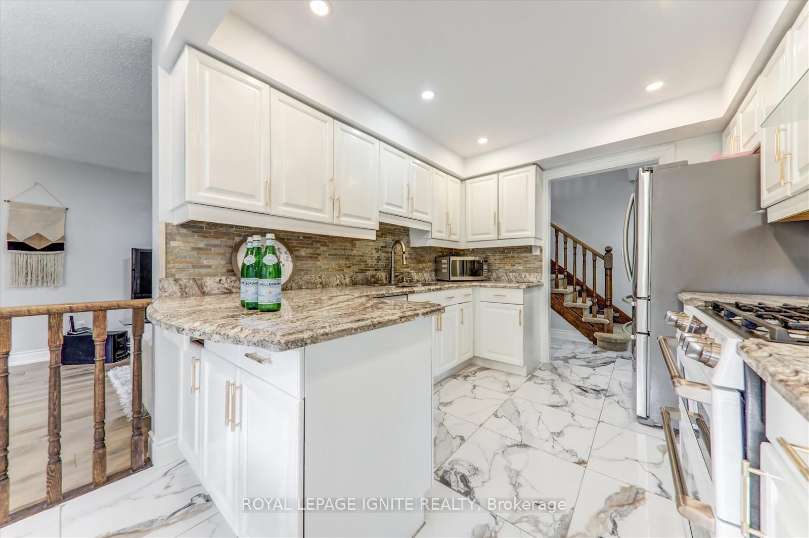 Photo 8 of 130 Gennela Square, Scarborough, Rouge — HOMEH