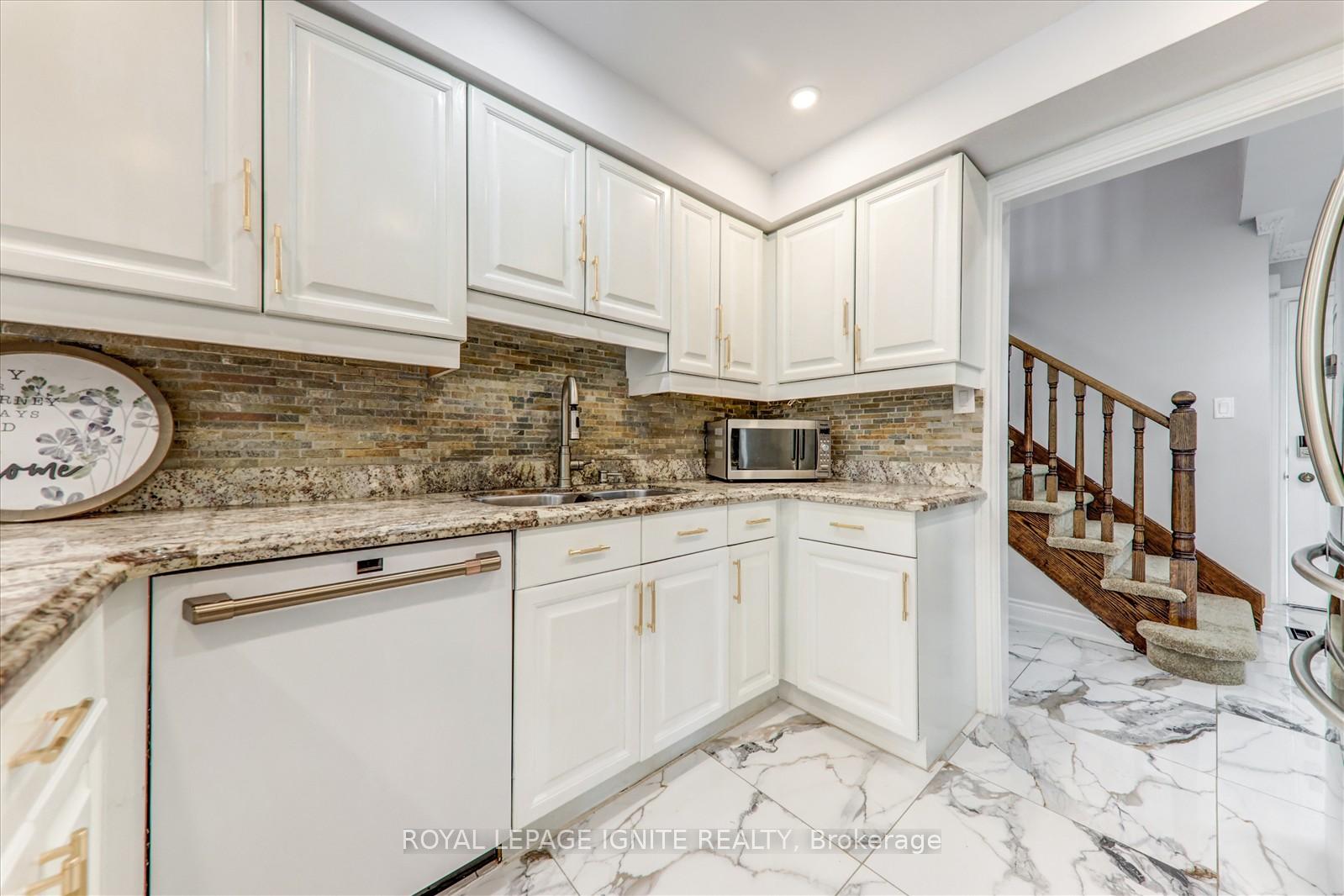 Photo 9 of 130 Gennela Square, Scarborough, Rouge — HOMEH