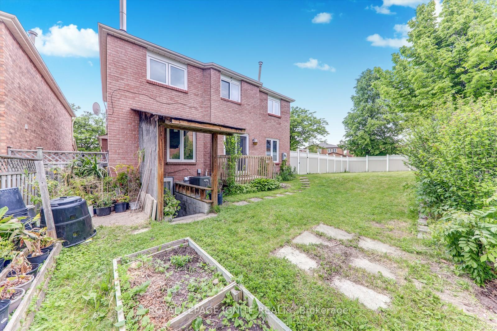 Photo 37 of 130 Gennela Square, Scarborough, Rouge — HOMEH