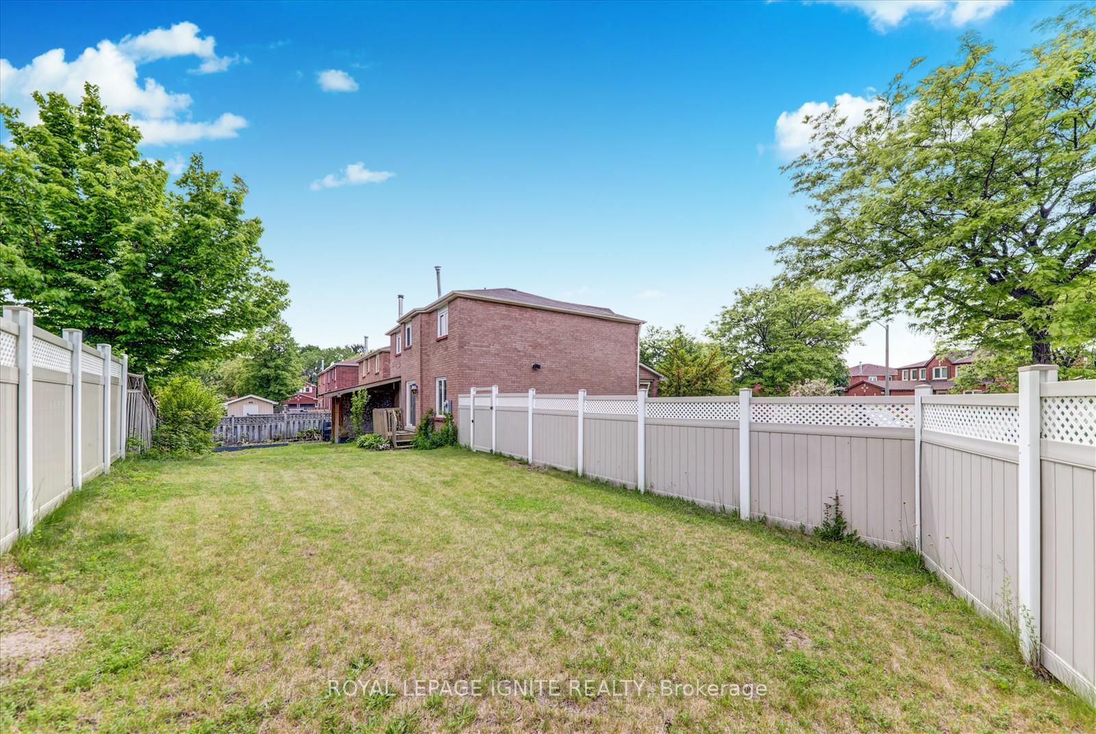 Photo 38 of 130 Gennela Square, Scarborough, Rouge — HOMEH