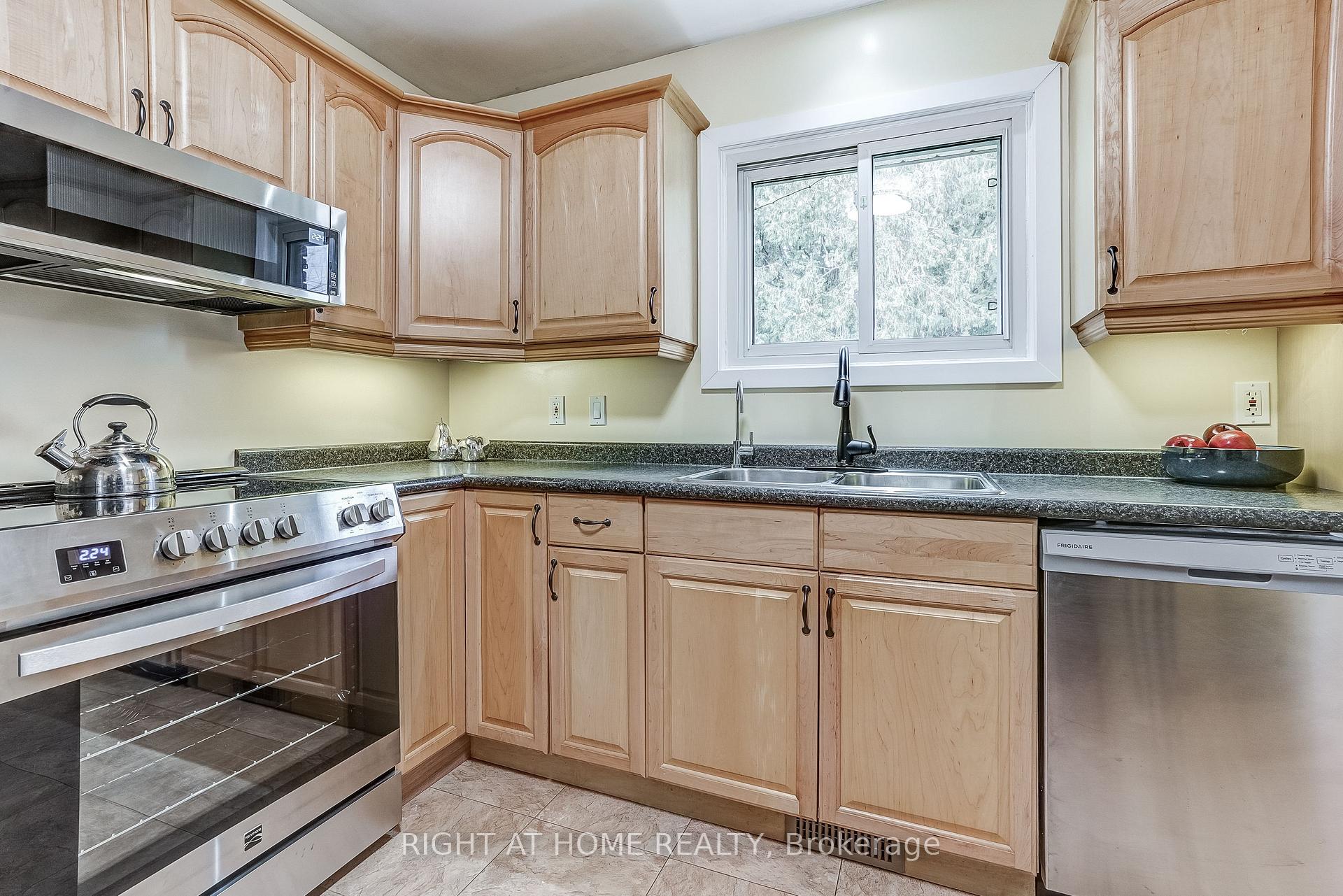 Photo 11 of 374 Toynevale Road, Pickering, Rosebank — HOMEH