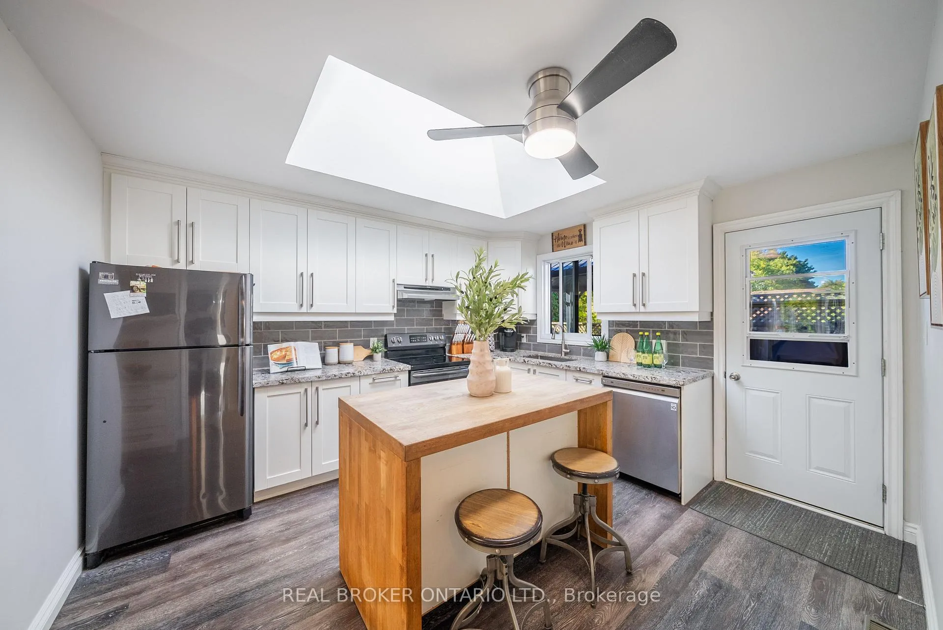Photo 8 of 118 Patterson Street N, New Tecumseth, Beeton — HOMEH