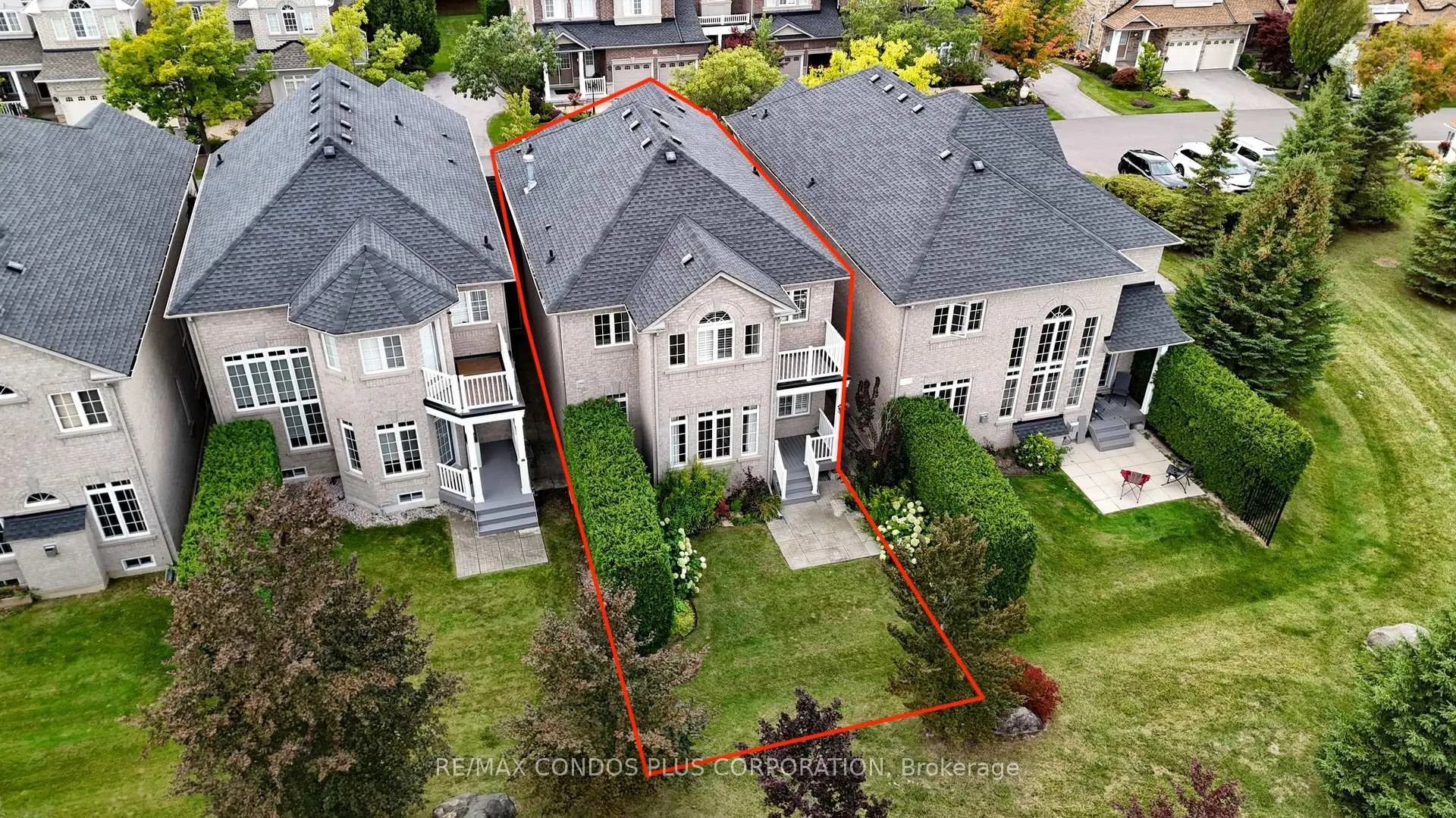 Photo 2 of 81 Stonecliffe Crescent, Aurora, Aurora Estates — HOMEH