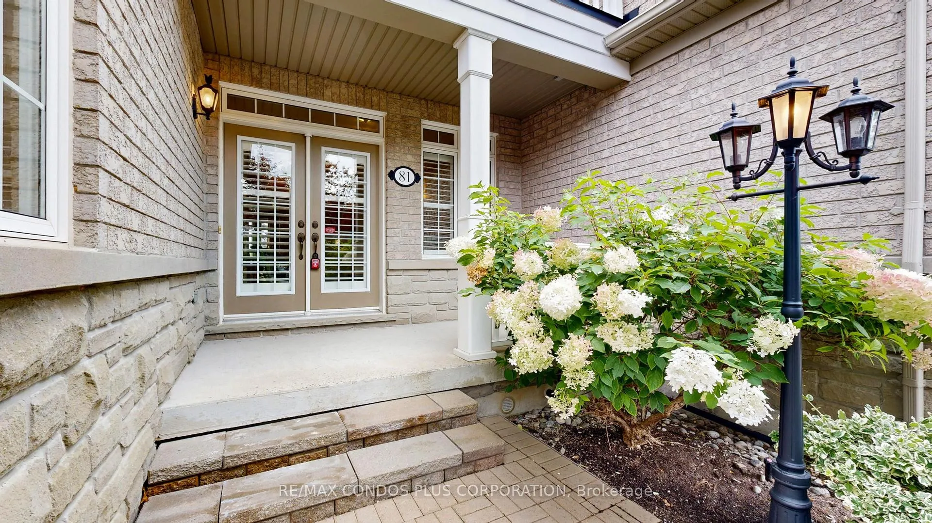 Photo 7 of 81 Stonecliffe Crescent, Aurora, Aurora Estates — HOMEH