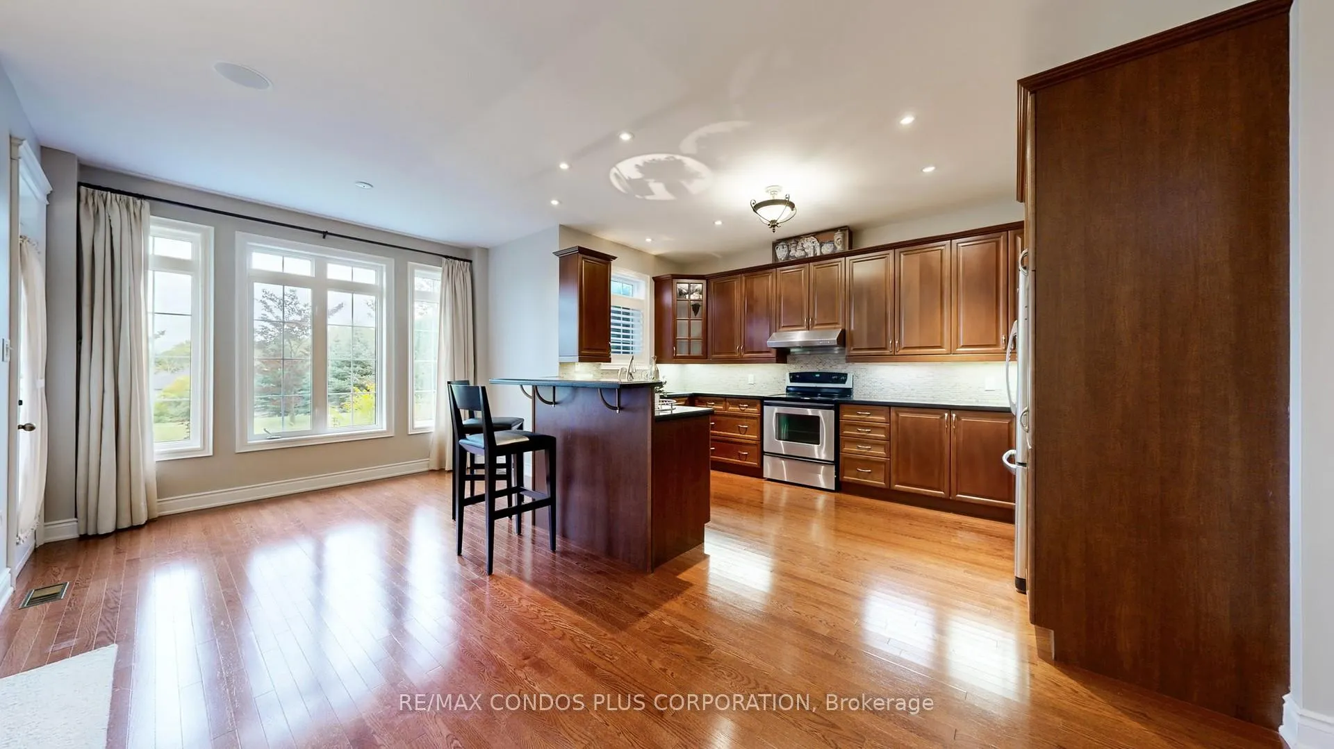 Photo 15 of 81 Stonecliffe Crescent, Aurora, Aurora Estates — HOMEH