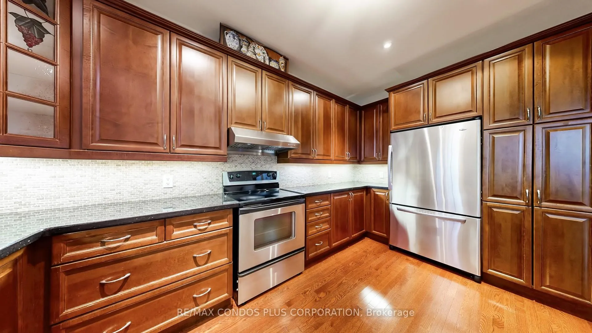 Photo 17 of 81 Stonecliffe Crescent, Aurora, Aurora Estates — HOMEH