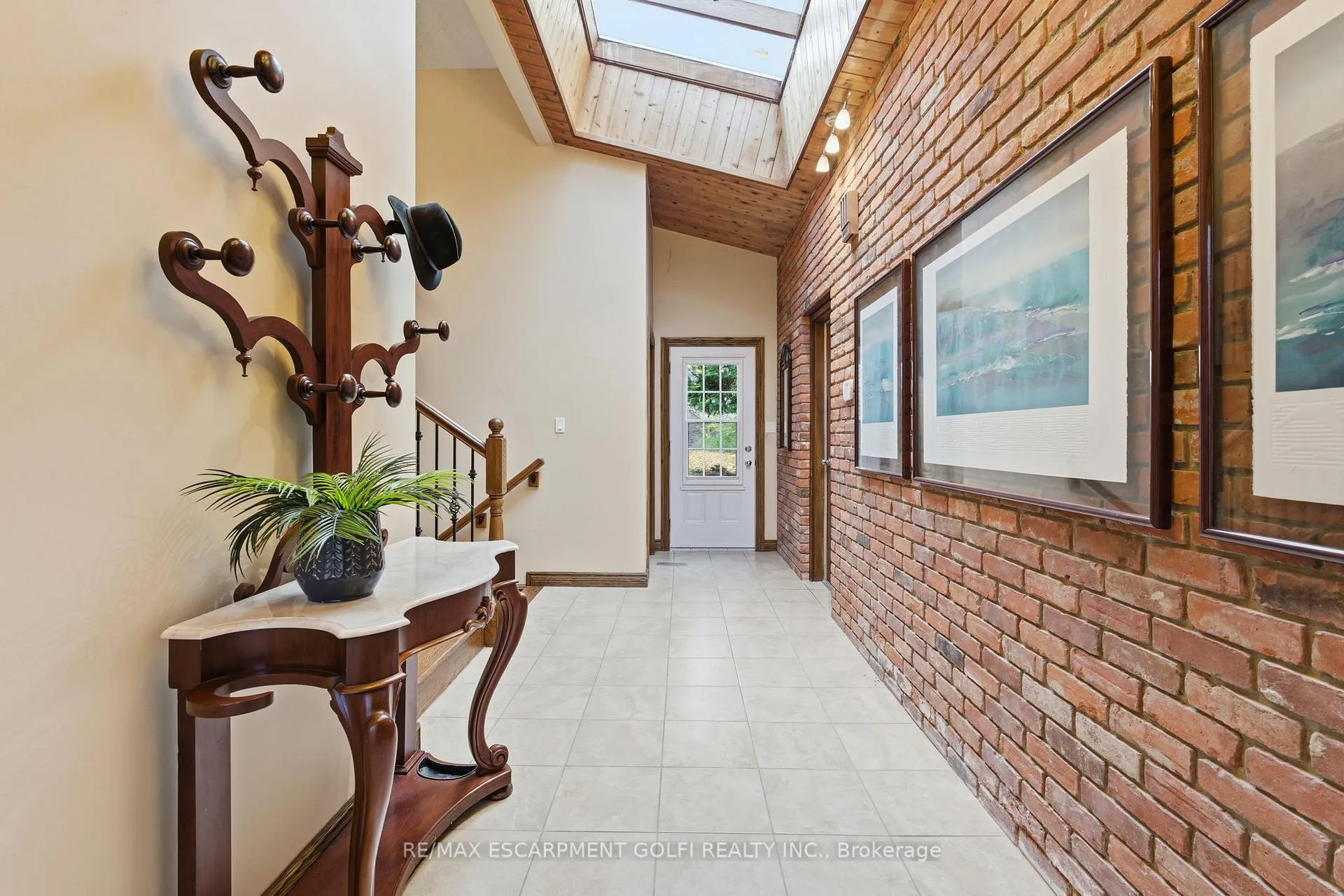 Photo 8 of 4276 Walker Road, Lincoln, Beamsville — HOMEH