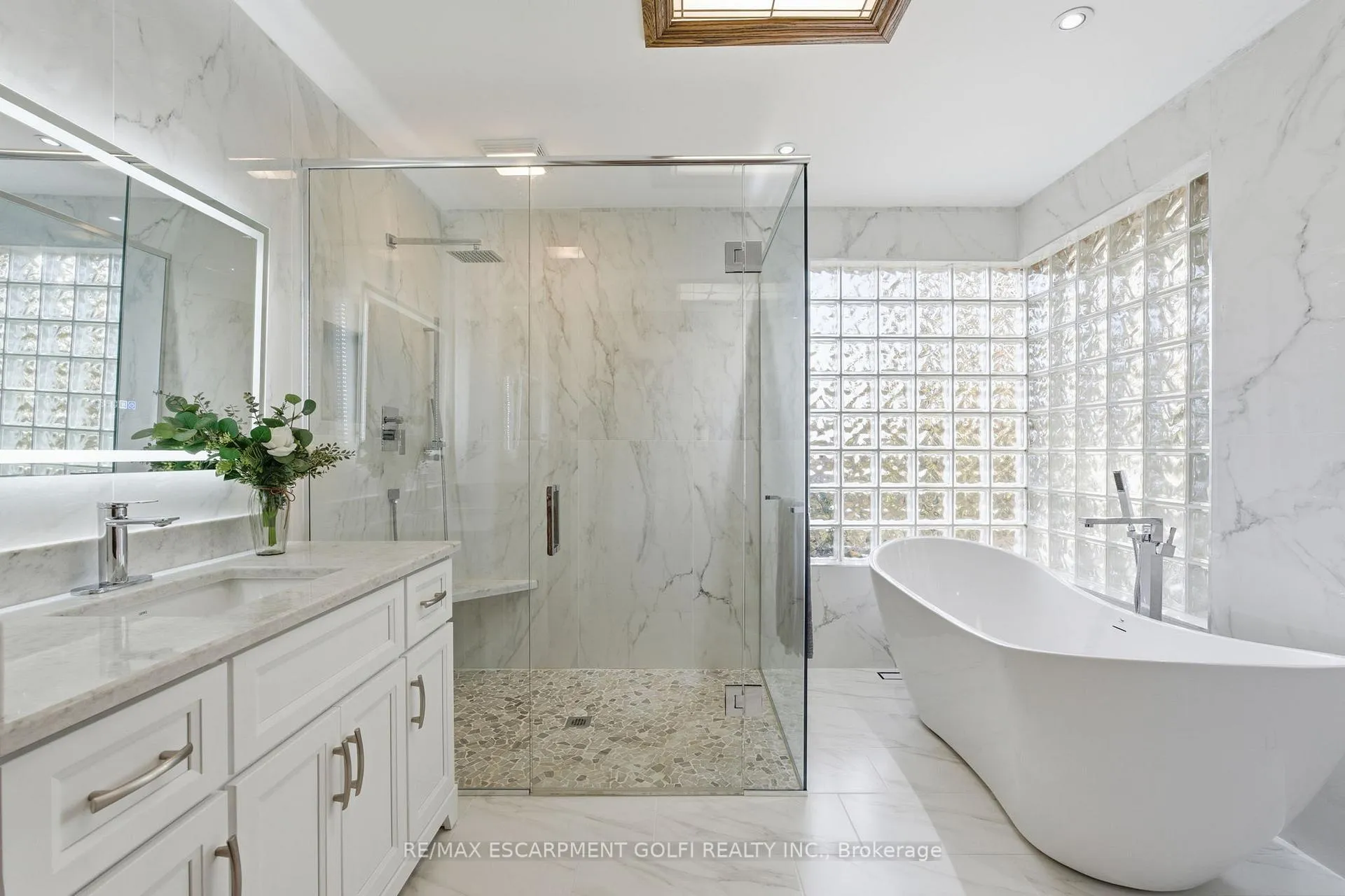 Photo 23 of 4276 Walker Road, Lincoln, Beamsville — HOMEH