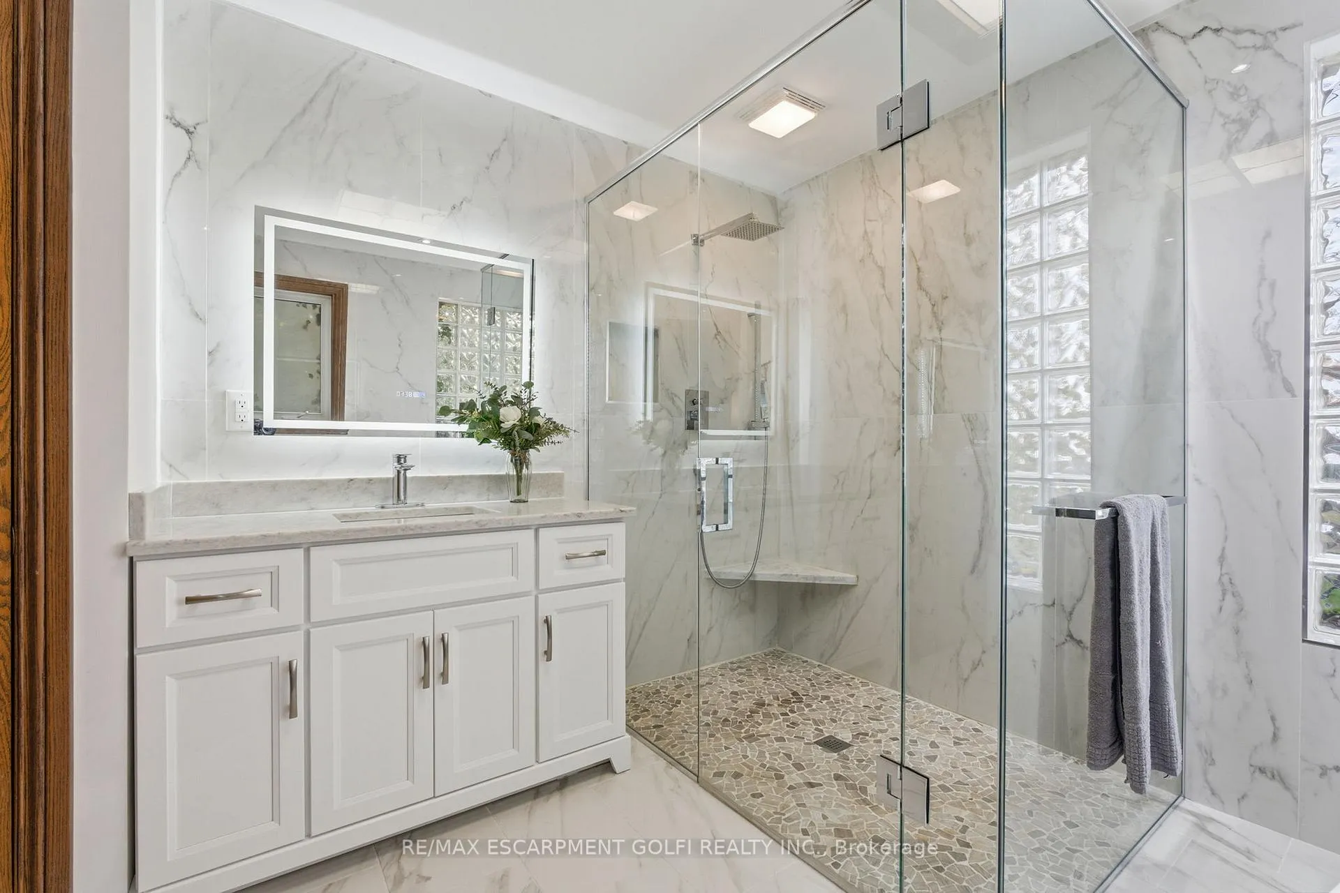 Photo 25 of 4276 Walker Road, Lincoln, Beamsville — HOMEH